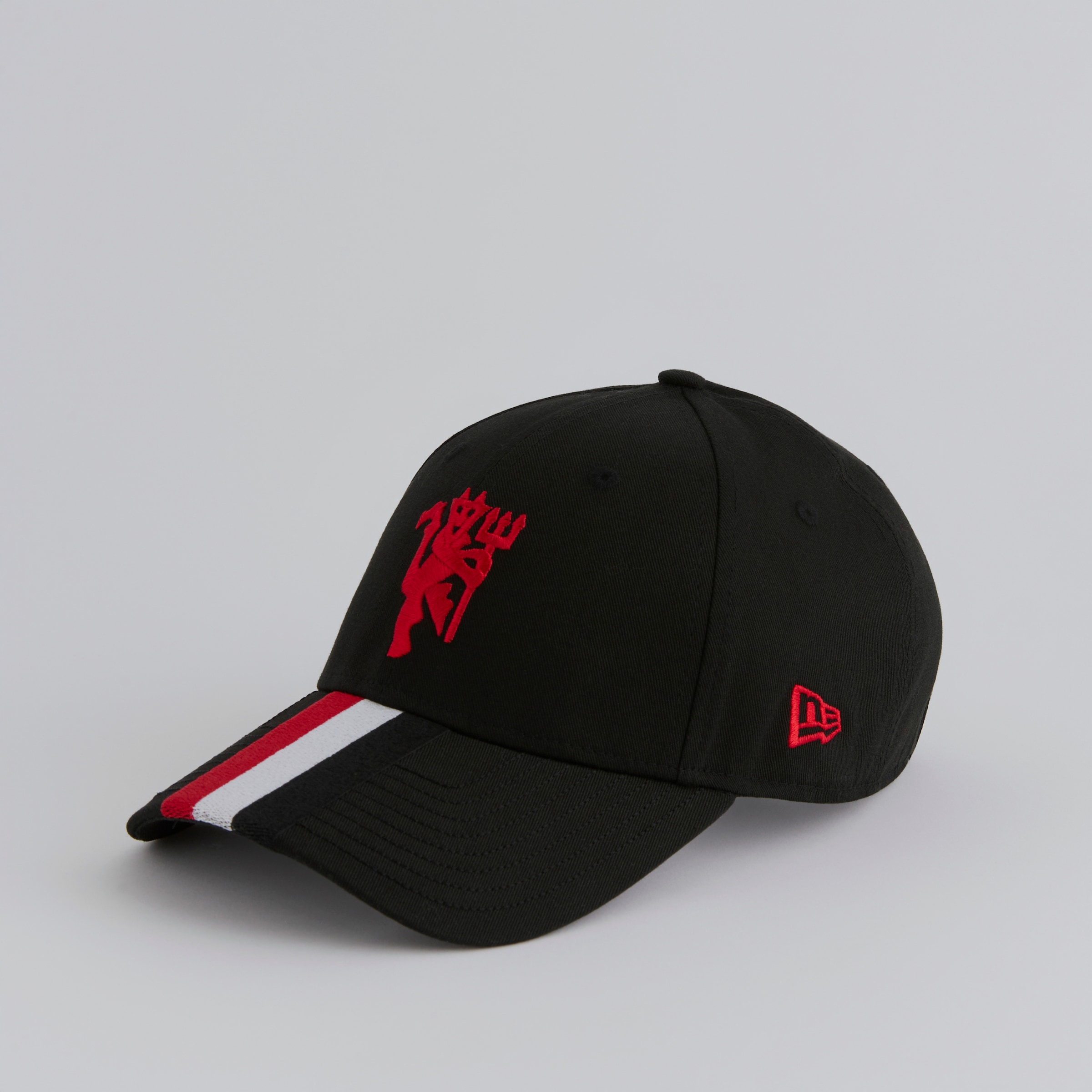 Manchester United x New Era Fan Flag Visor 9 Forty Cap Black Black Detail [3-5]