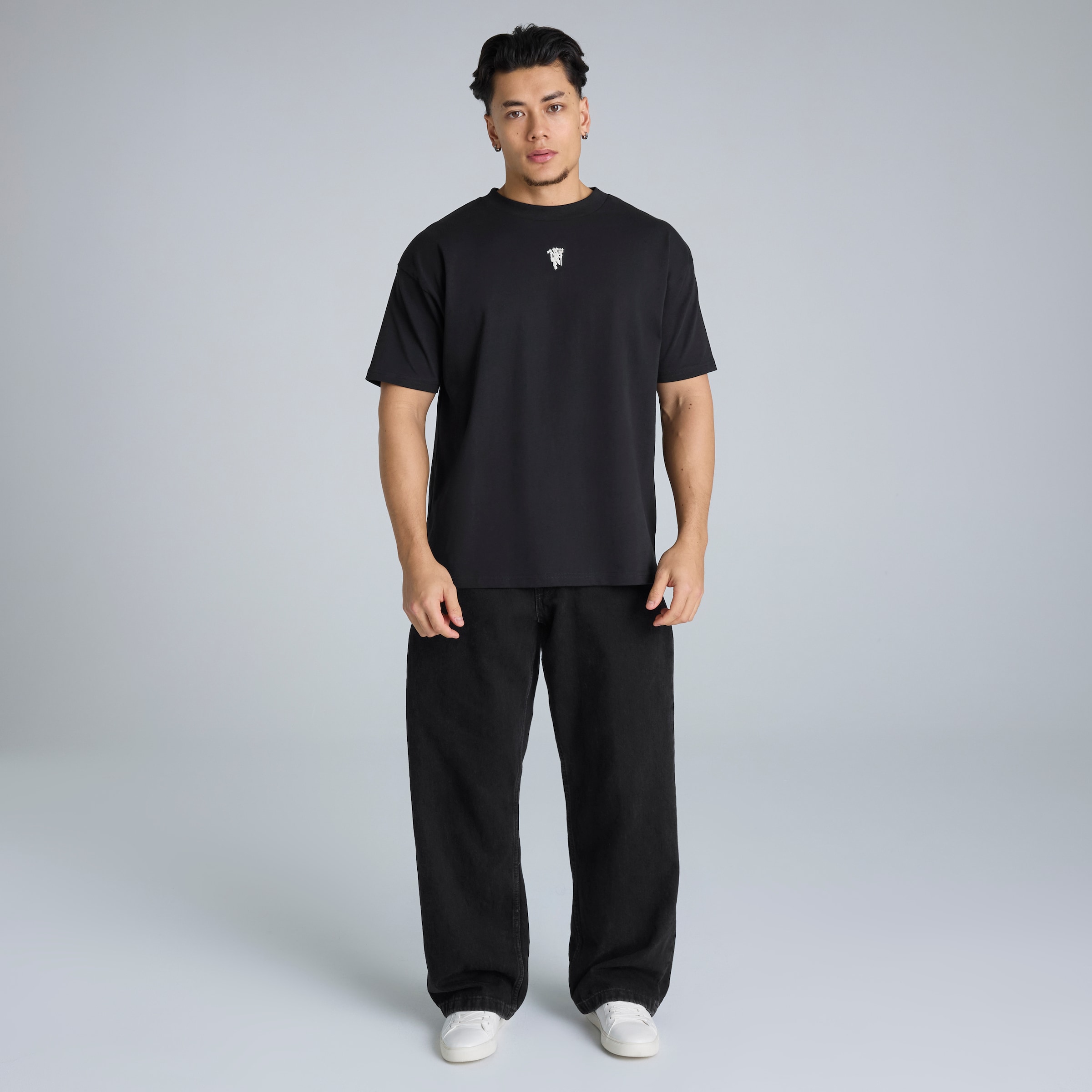 Manchester United Hated Adored Never Ignored T-Shirt Black Black Detail [3-5]