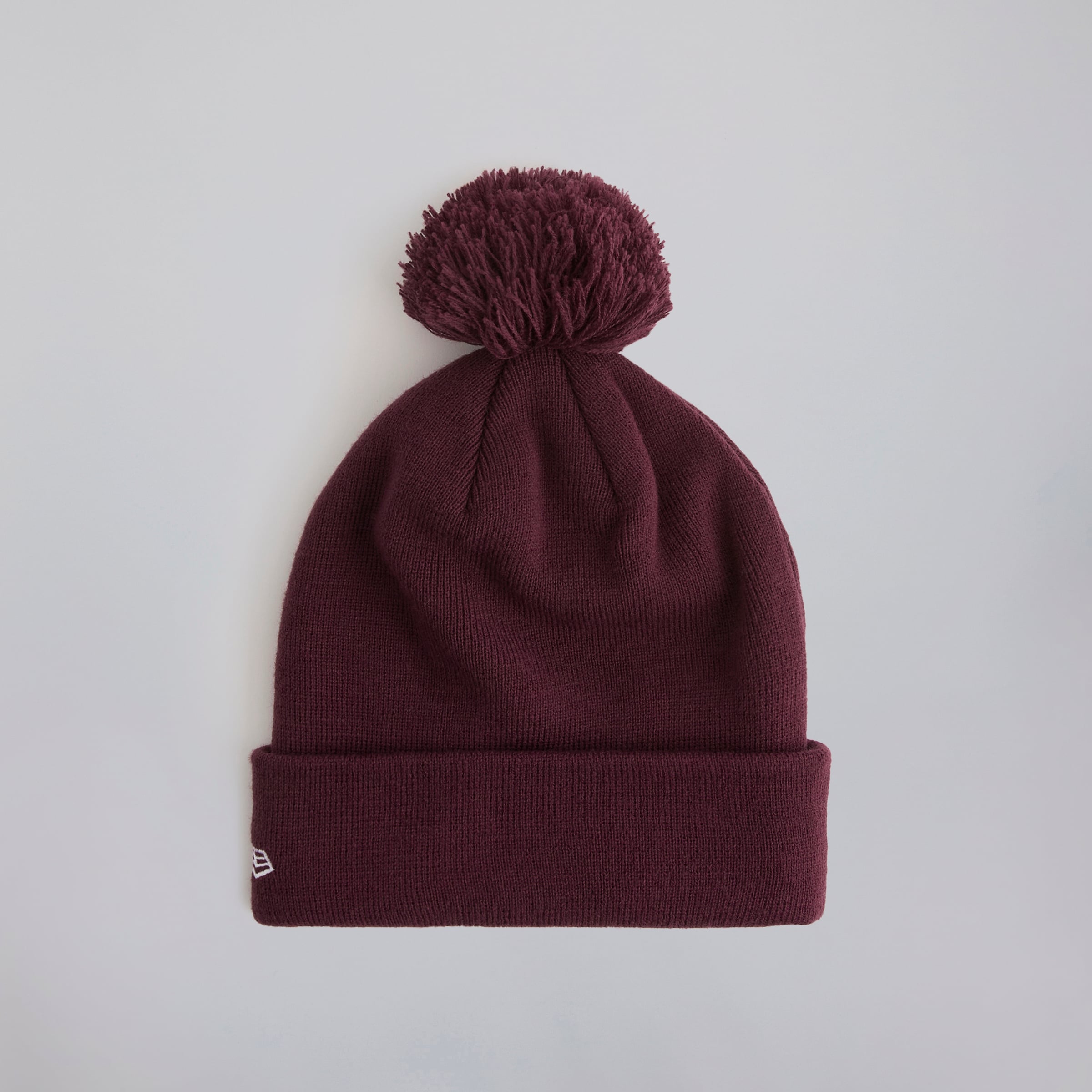 Manchester United x New Era Bobble Beanie Burgundy Red Detail [2-4]