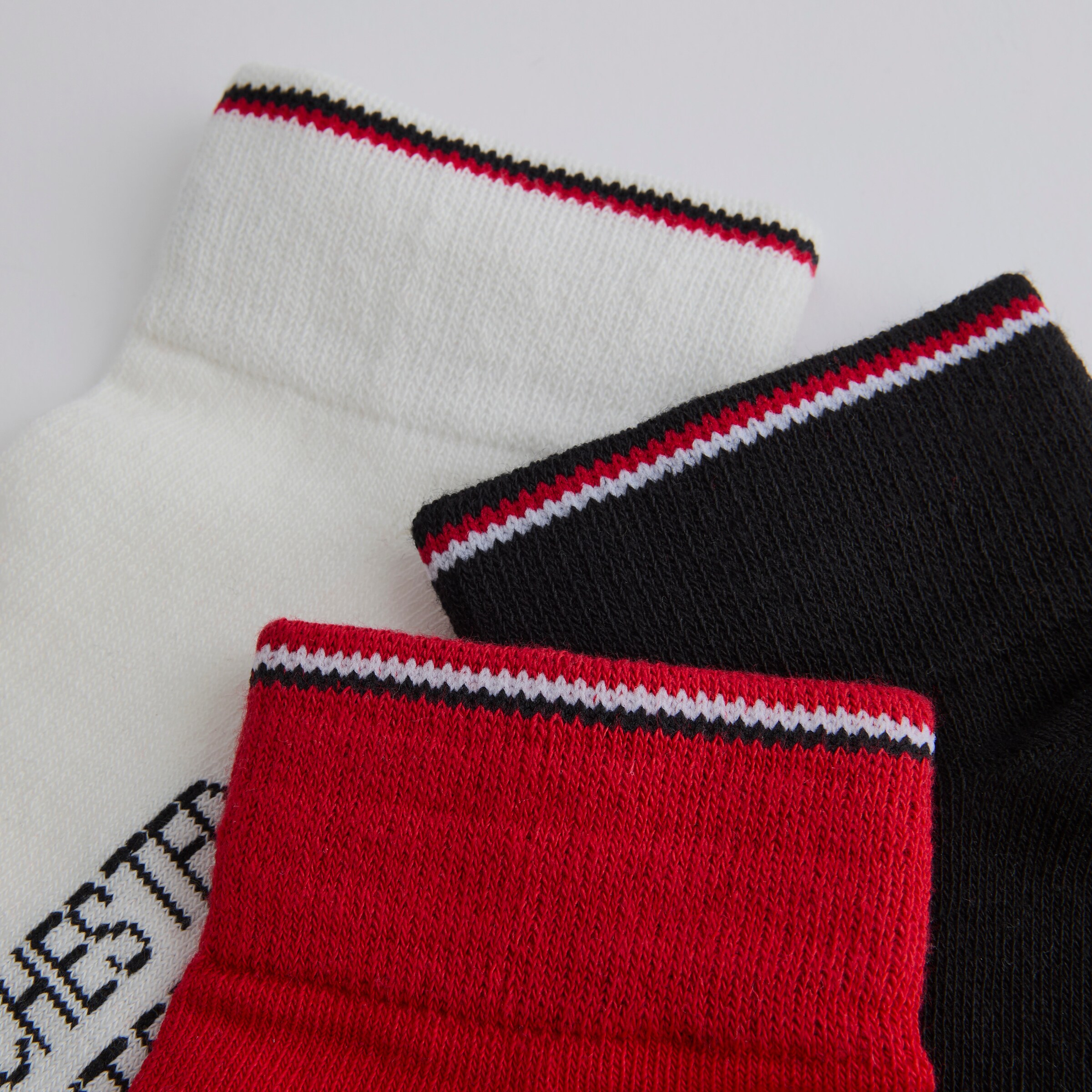 Manchester United Ankle Socks 3 Pack Multi Detail [4-4]