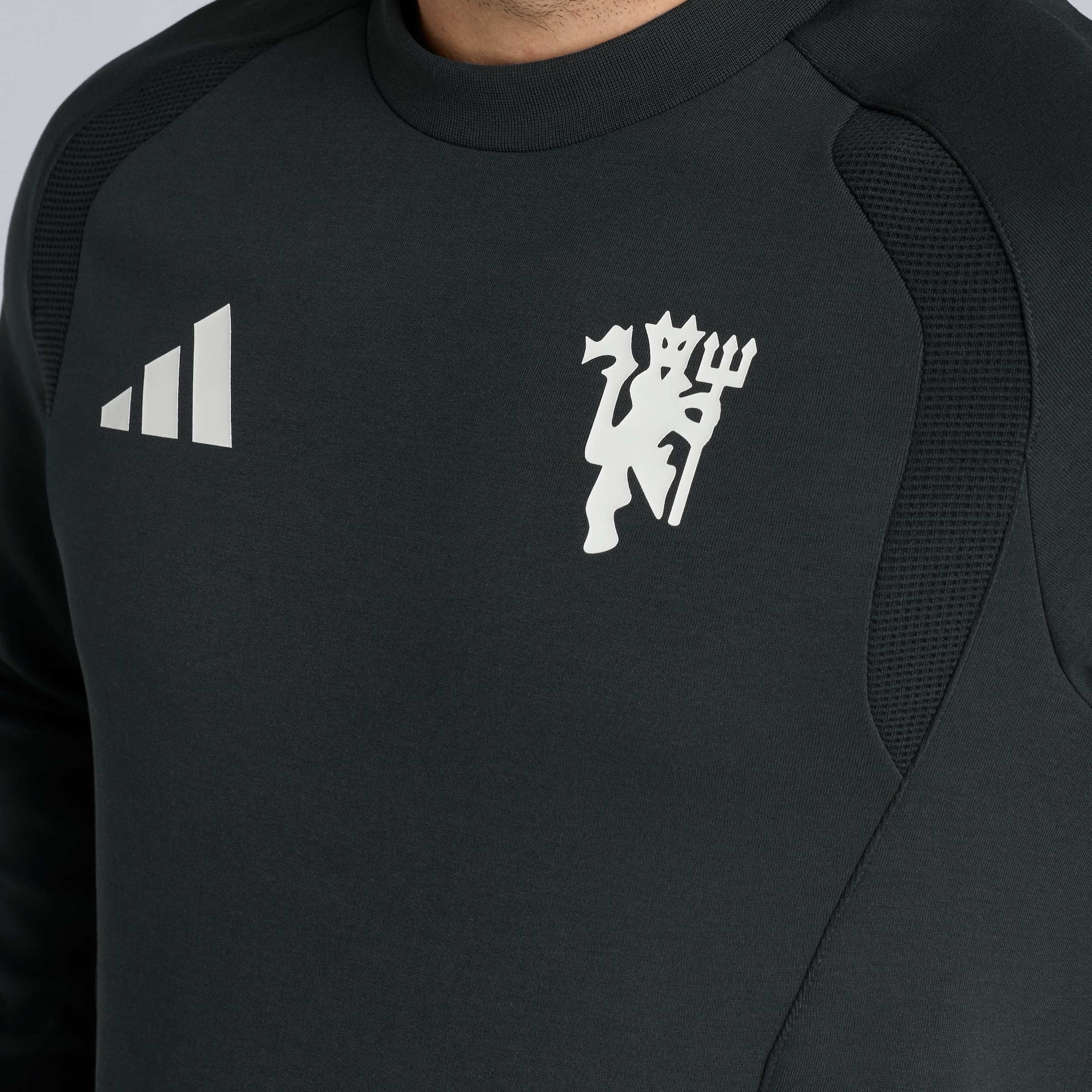 Manchester United Tiro Tech Sweatshirt Green Green Detail [4-5]
