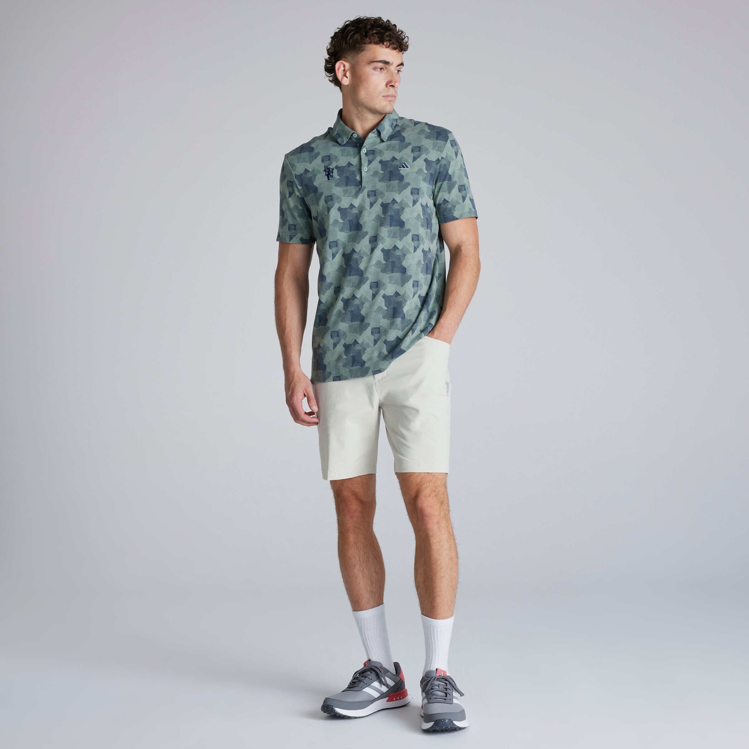 Manchester United x adidas Golf Ultimate365 5-Pocket Golf Shorts Cream Beige Detail [3-5]