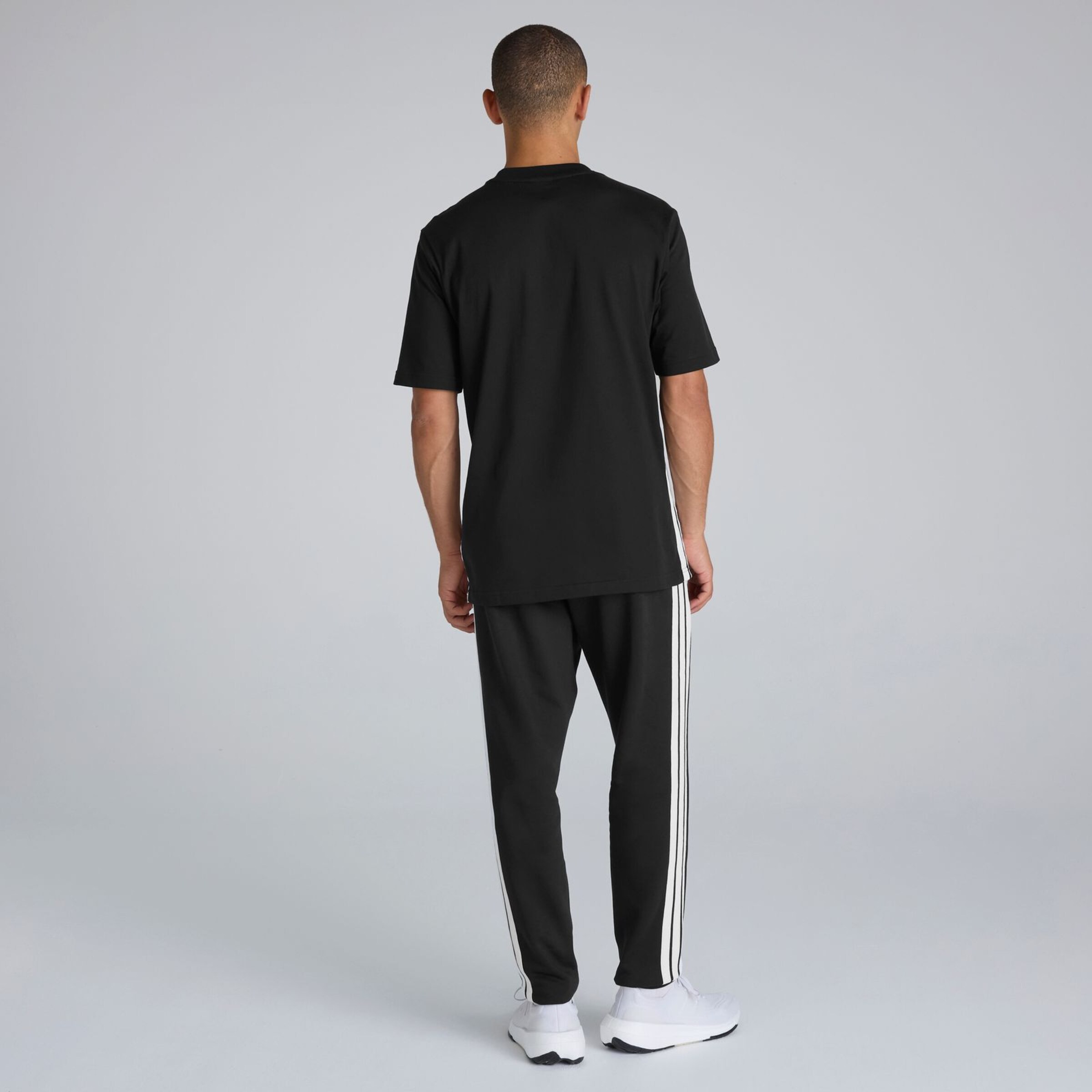 Manchester United x adidas Essentials 3-Stripes Fleece Joggers Black Black Detail [2-6]