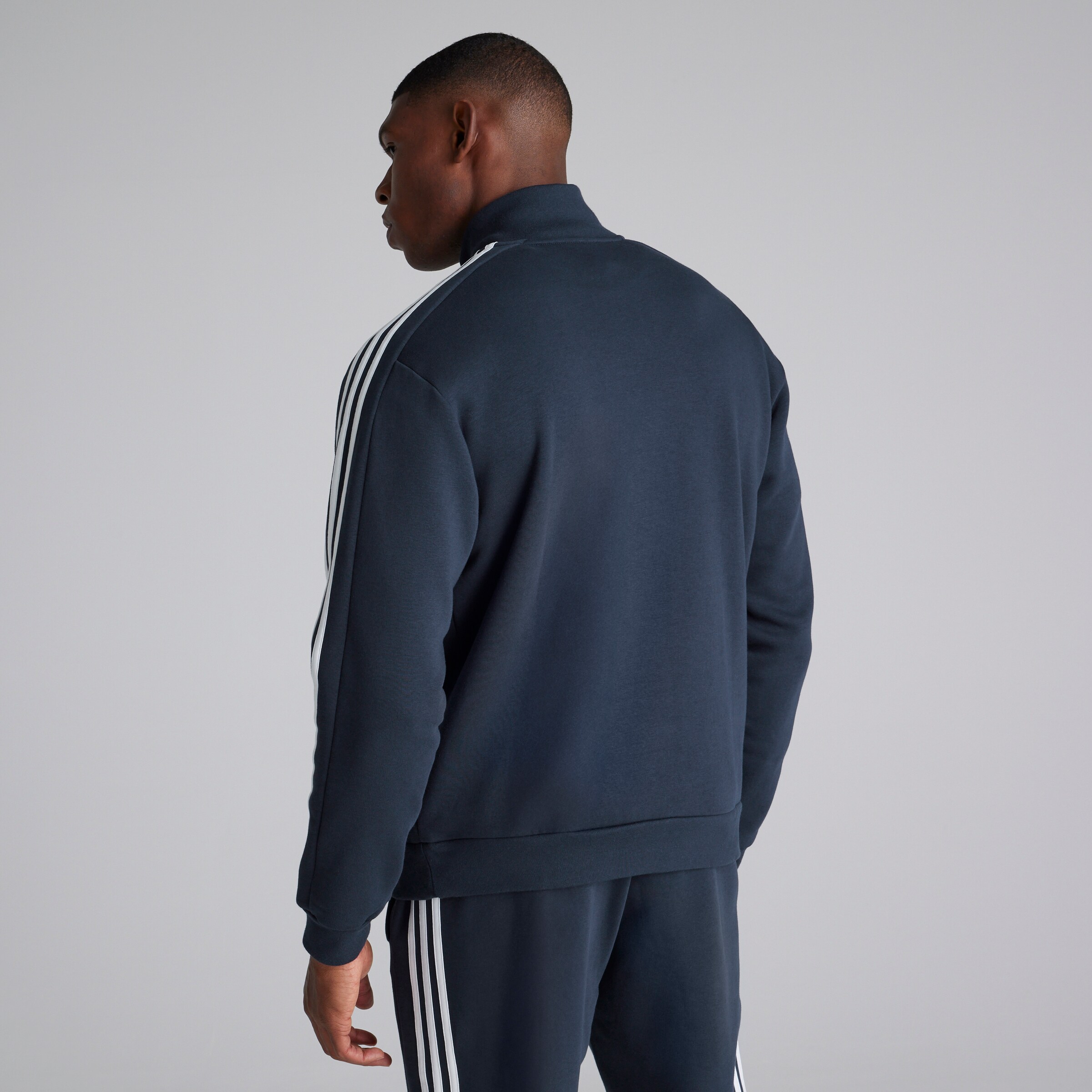 Manchester United x adidas Mens Essentials Fleece 3-Stripes 1/4 Zip Sweatshirt Navy Bleu marine Détail [2-5]