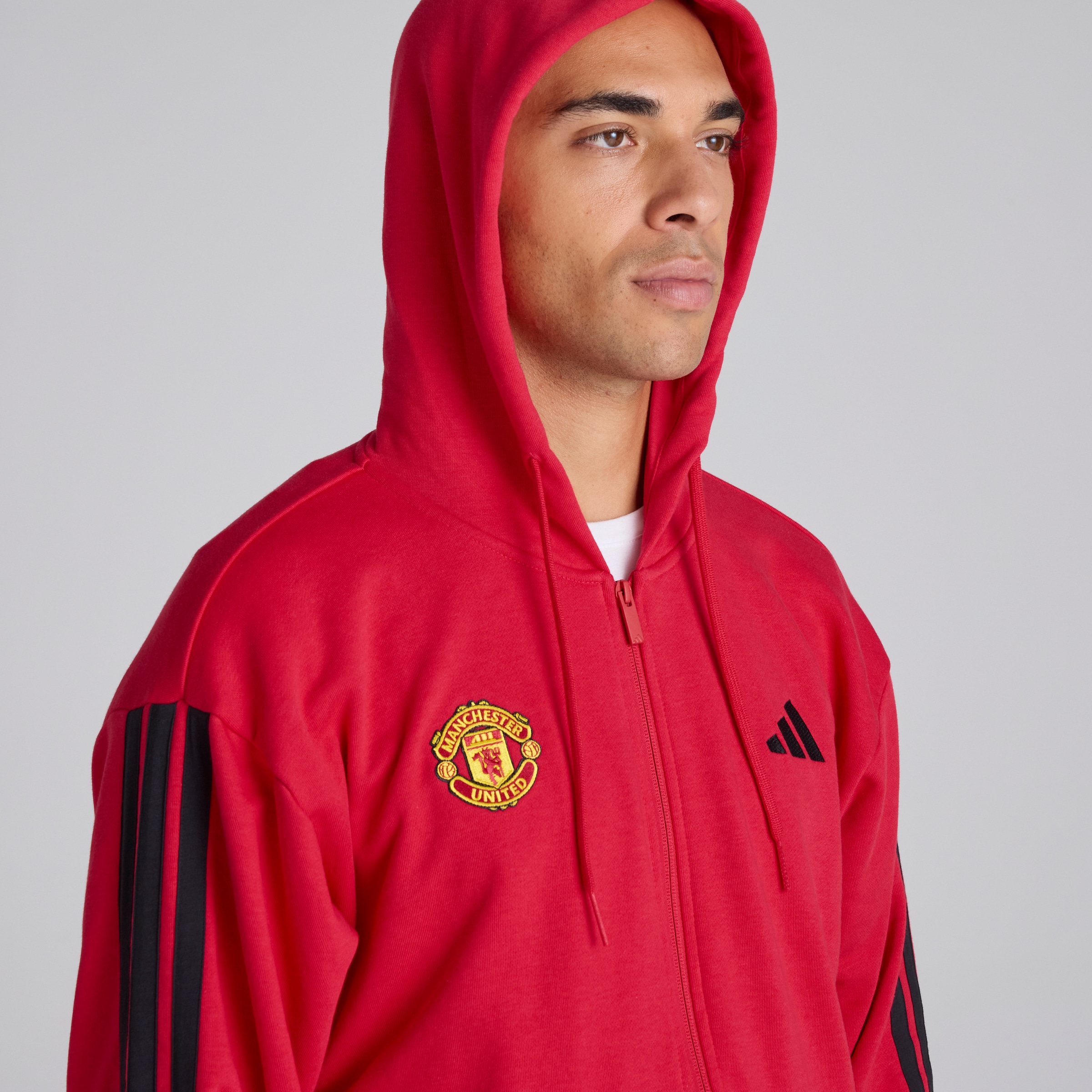 Manchester United x adidas Essentials 3-Stripes Full-Zip Hoodie Red Rouge Détail [6-6]