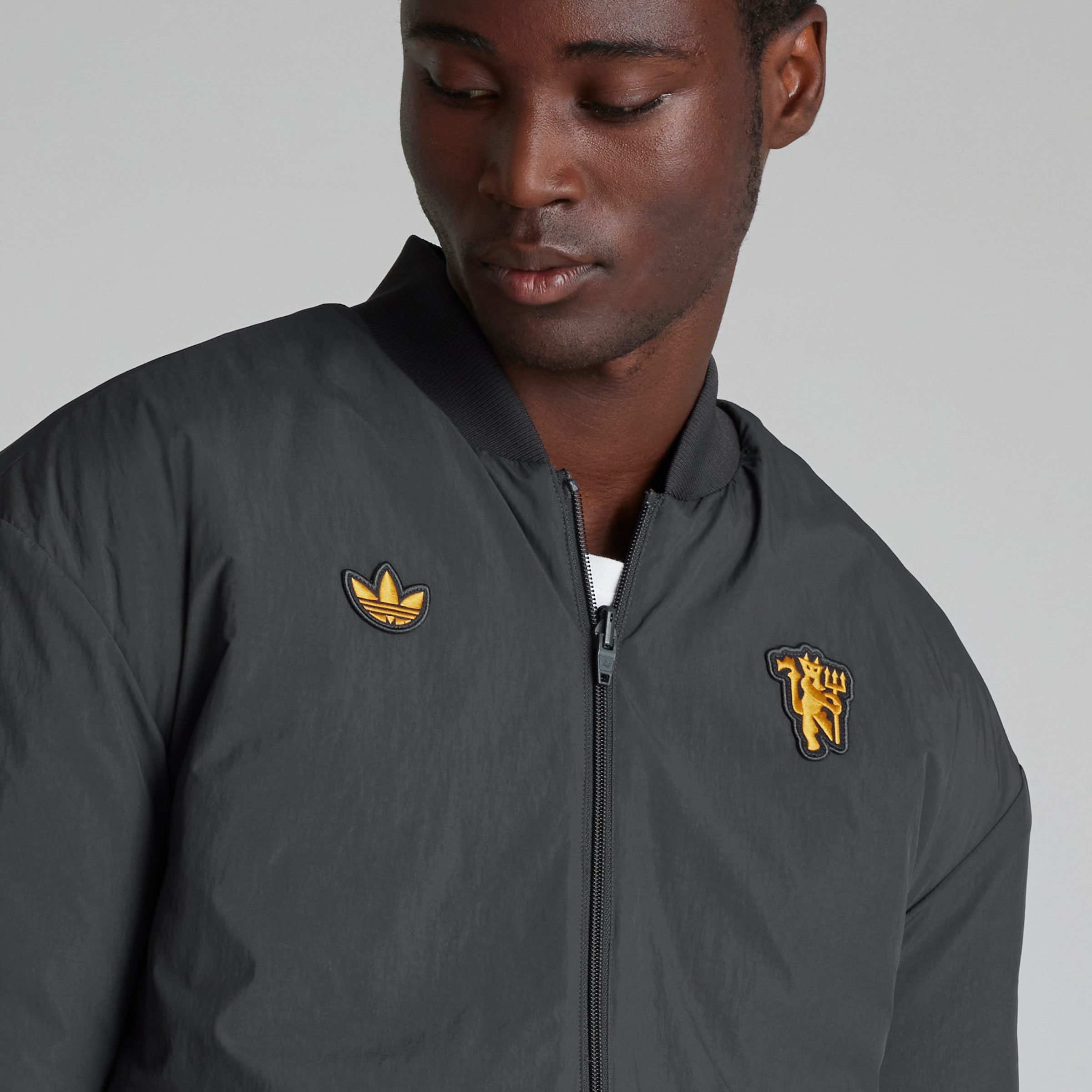 Manchester United Terrace Icons Jacket Grau Detail [5-7]