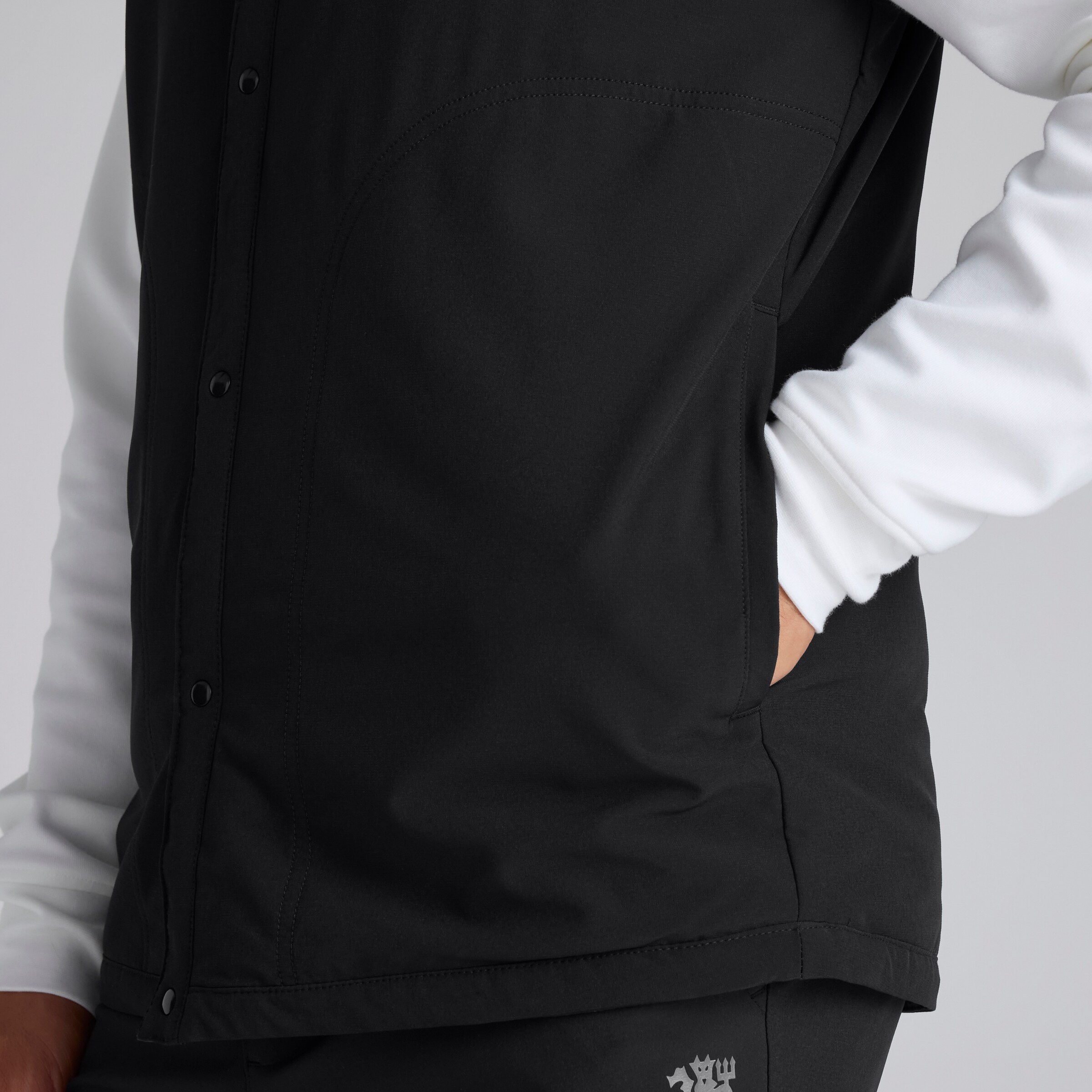Manchester United x adidas Golf Go-To Padded Vest Black Black Detail [5-5]