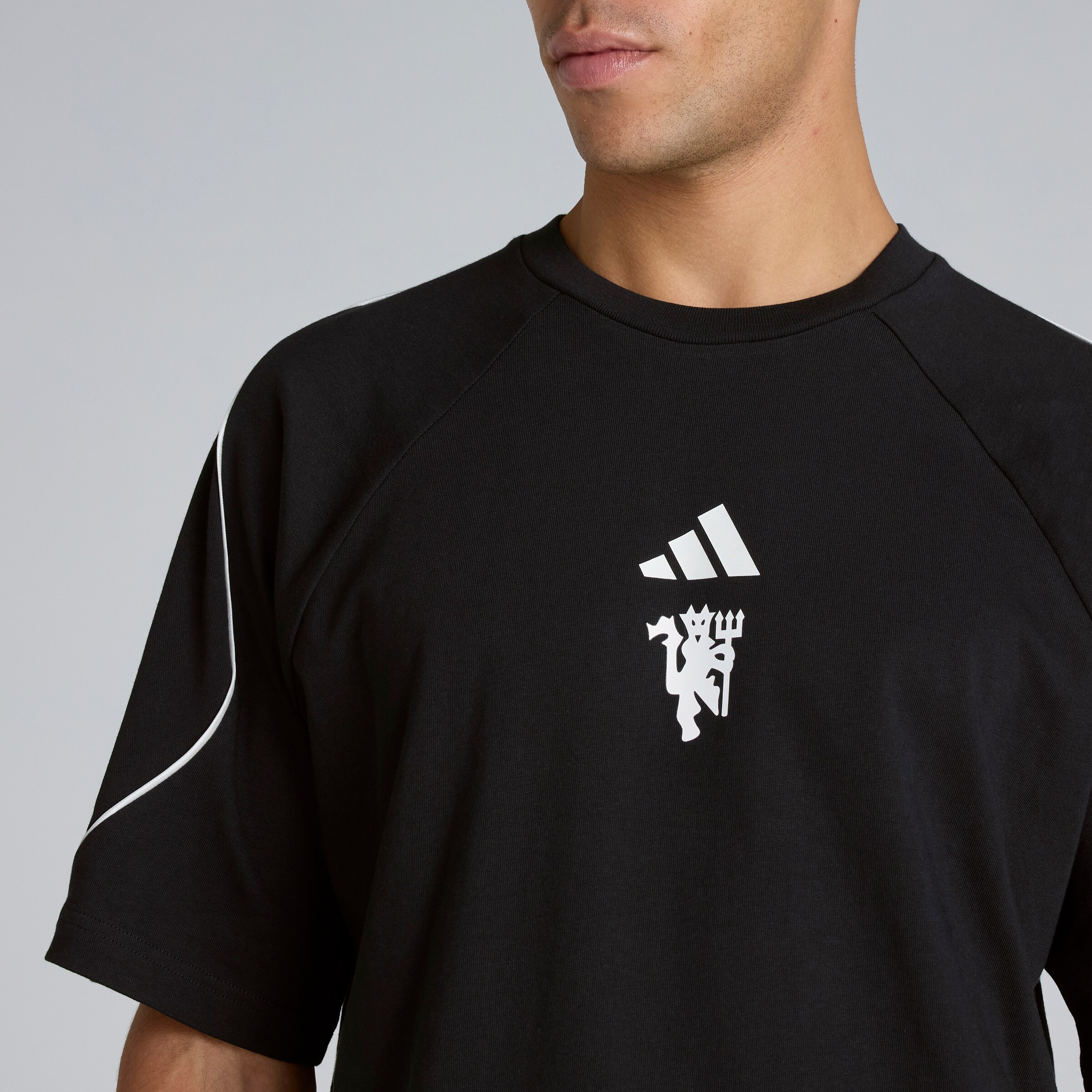 Manchester United x adidas Stadium T-Shirt Black Black Detail [5-5]
