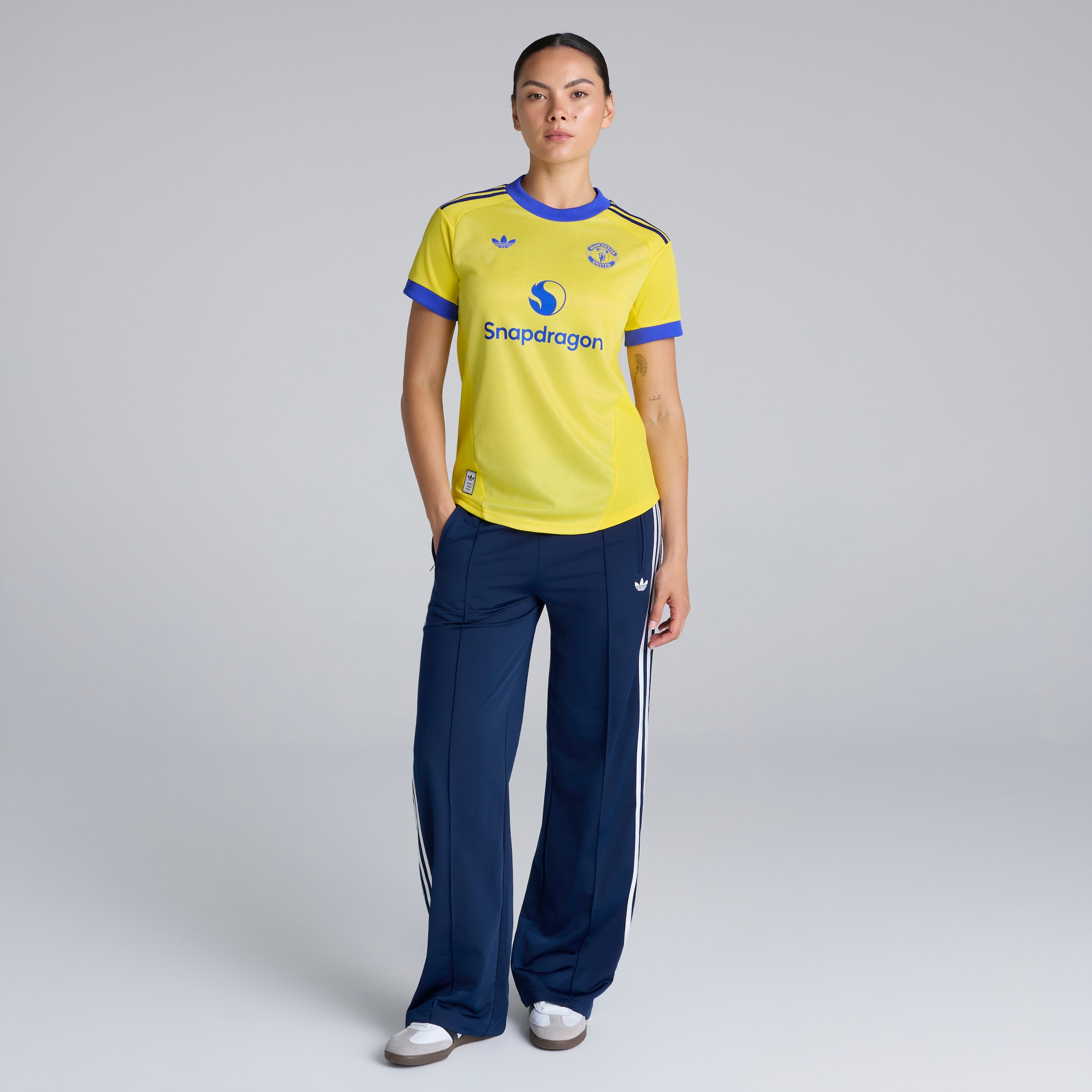 Manchester United Womens 26/27 Away Goalkeeper Short Sleeve Jersey Yellow Gelb Detail [3-5]