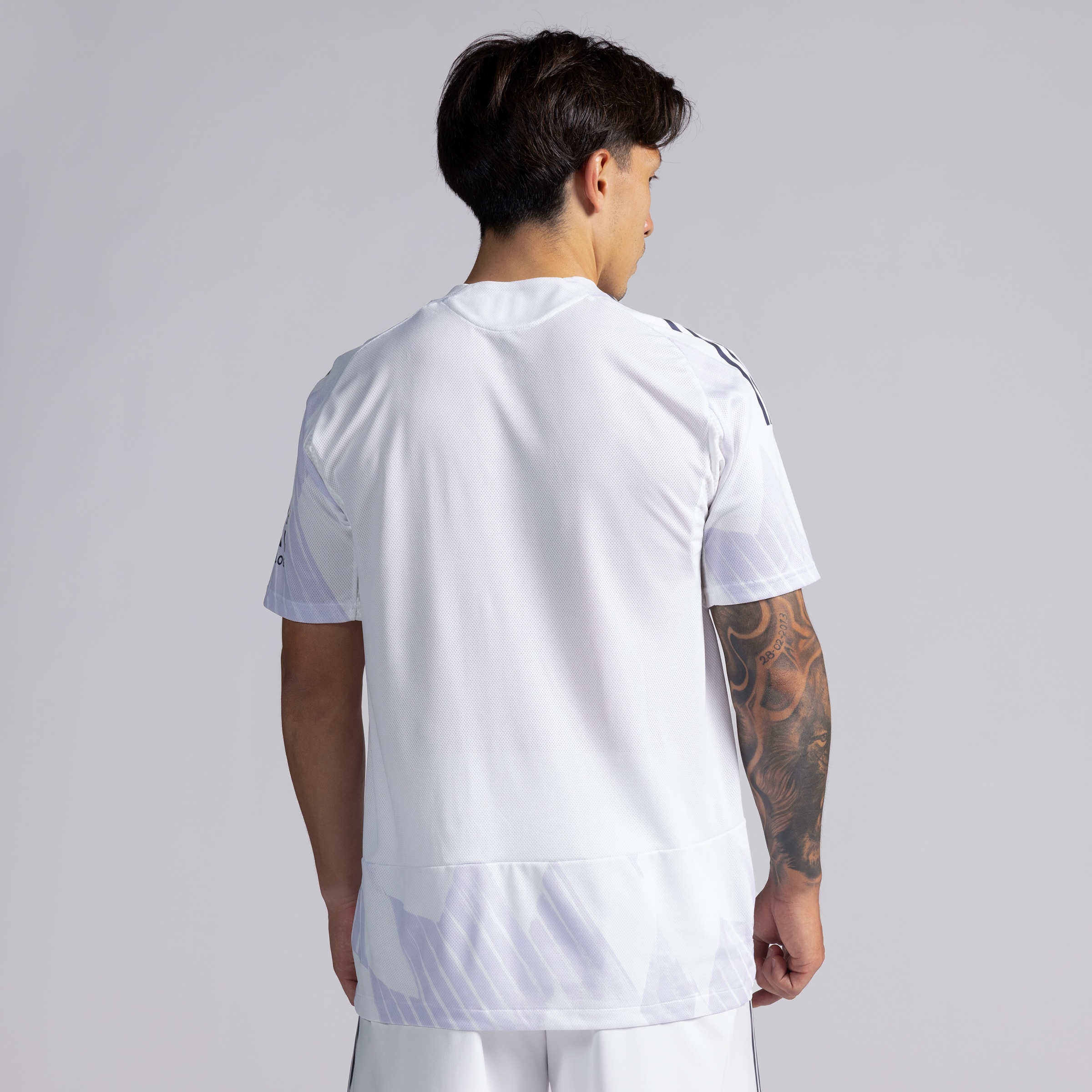 Manchester United 25/26 Away Authentic Jersey Blanc Détail [2-5]