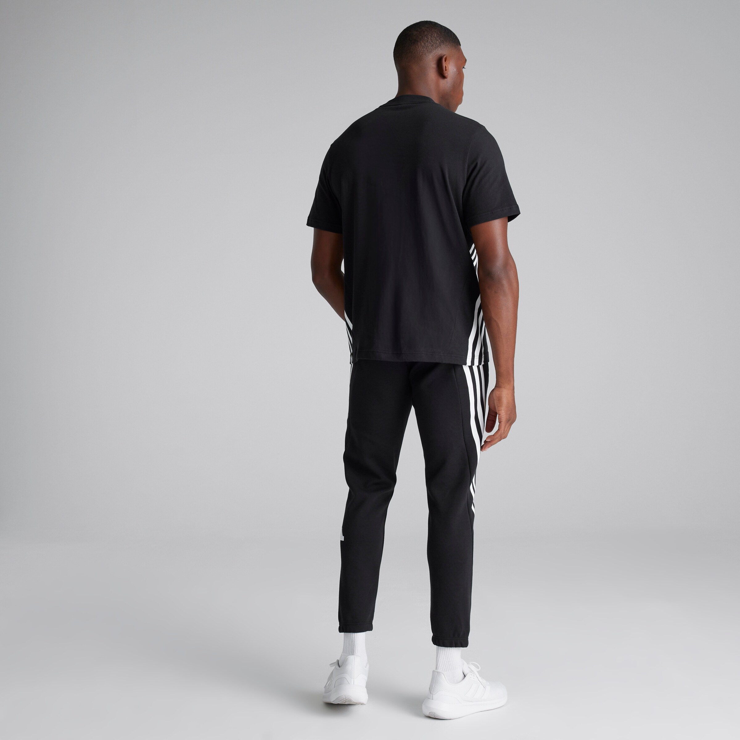 Manchester United x adidas Jogging Future Icons 3-Stripes Noir Noir Détail [2-5]