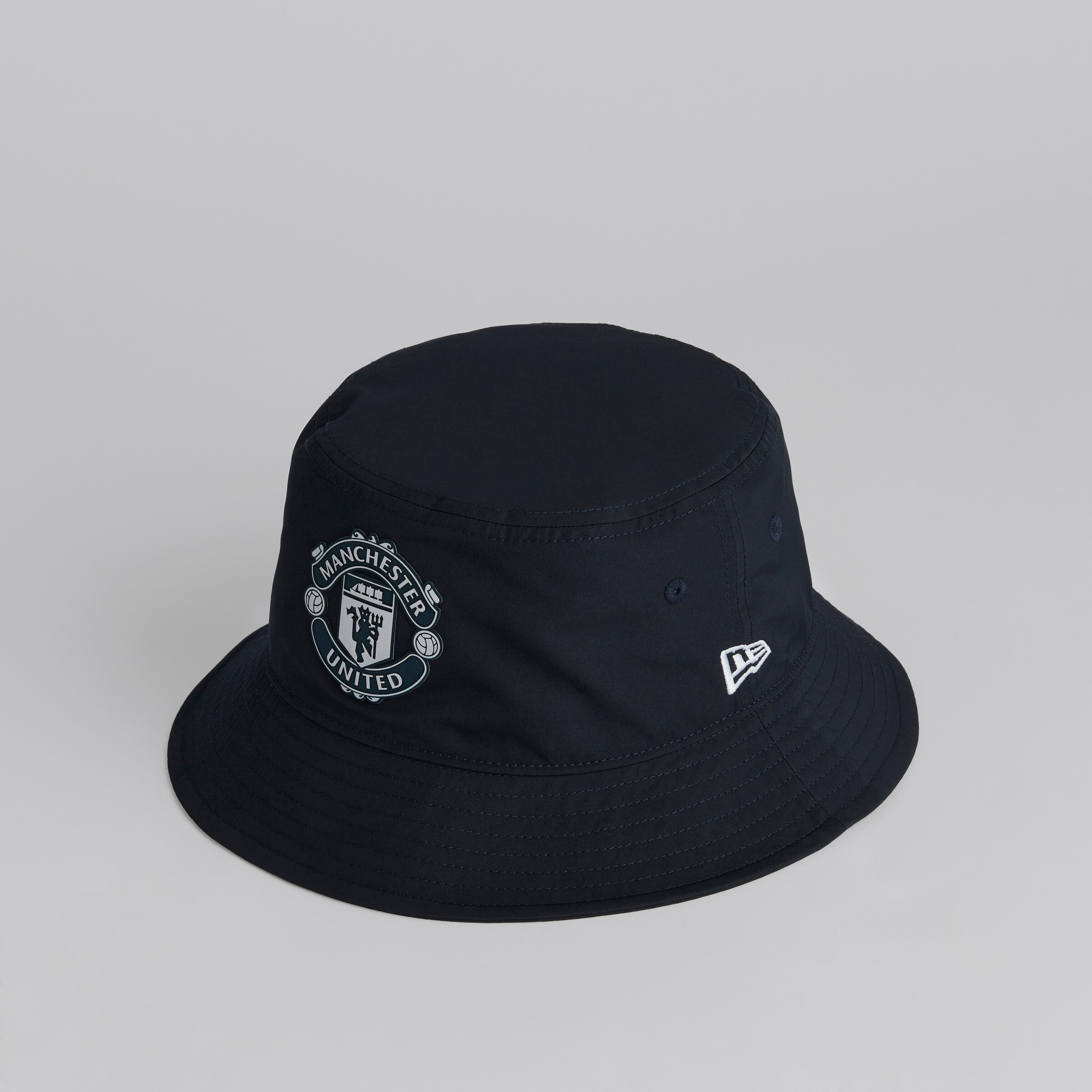 Manchester United x New Era Rubber Woven Bucket Hat Navy Navy blue Detail [3-4]