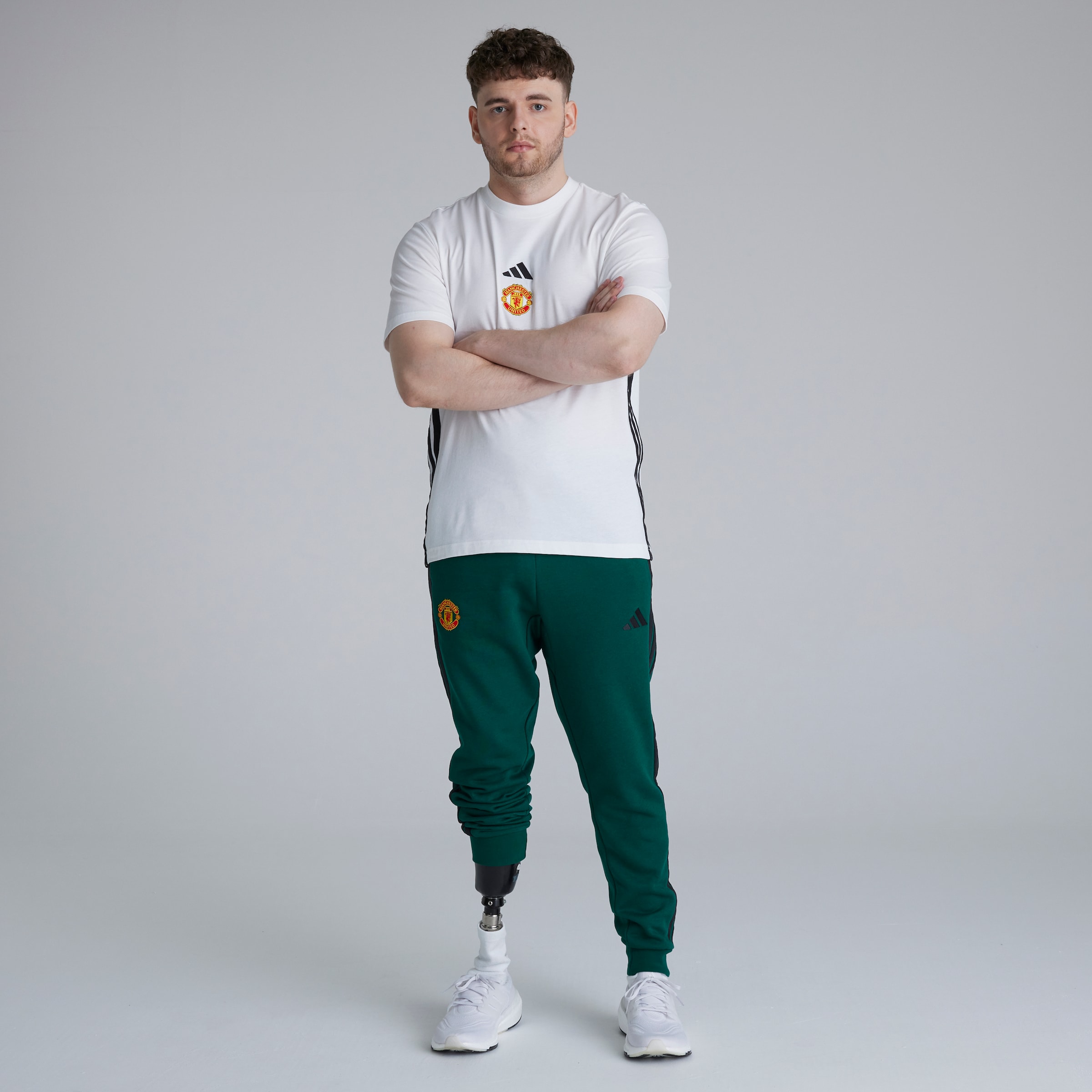 Manchester United x adidas Essentials 3-Stripes Single Jersey T-Shirt White Blanc Détail [3-5]