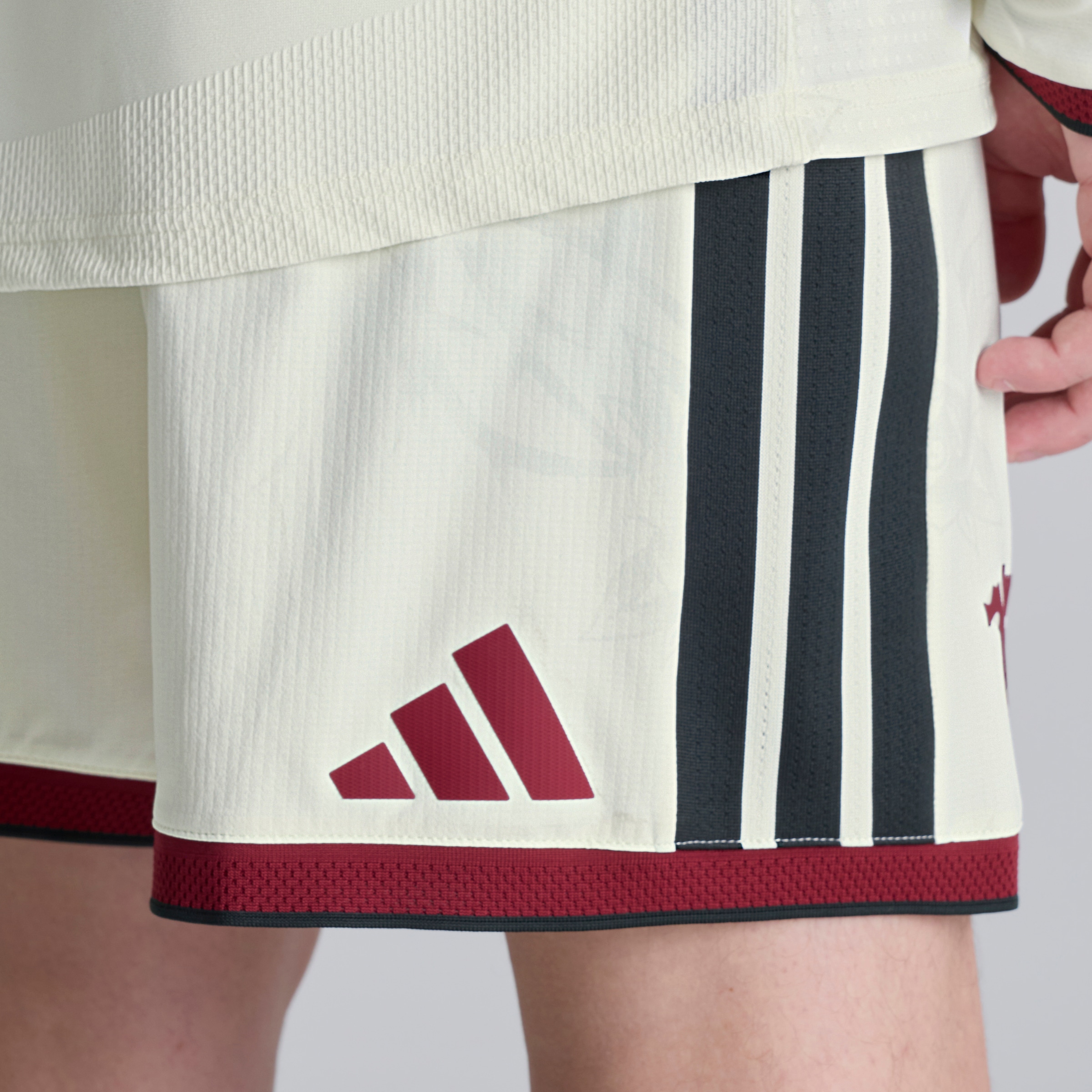 Manchester United 26/27 Third Authentic Shorts Cream Beige Detail [6-6]