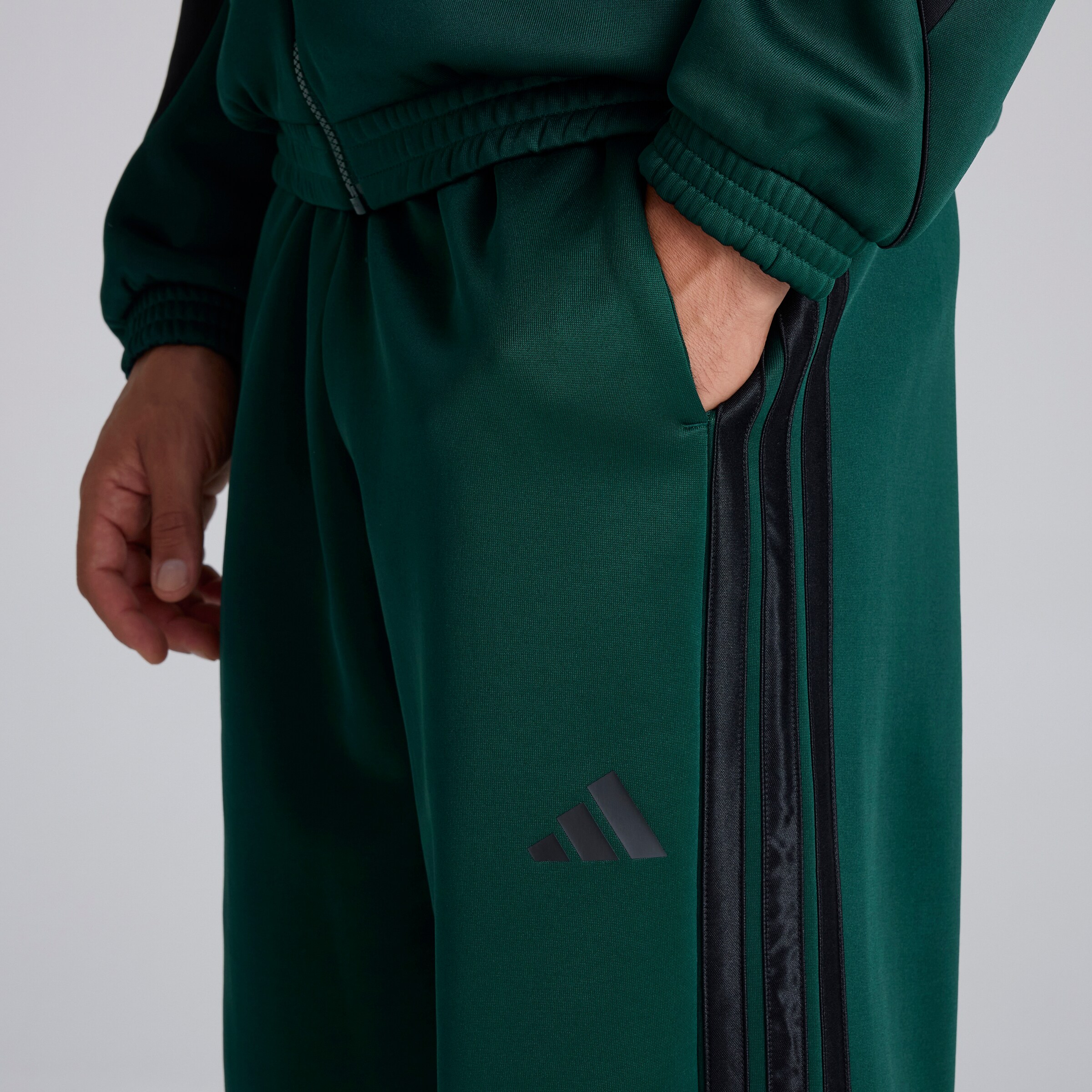 Manchester United x adidas Stadium Track Pants Green Green Detail [4-6]