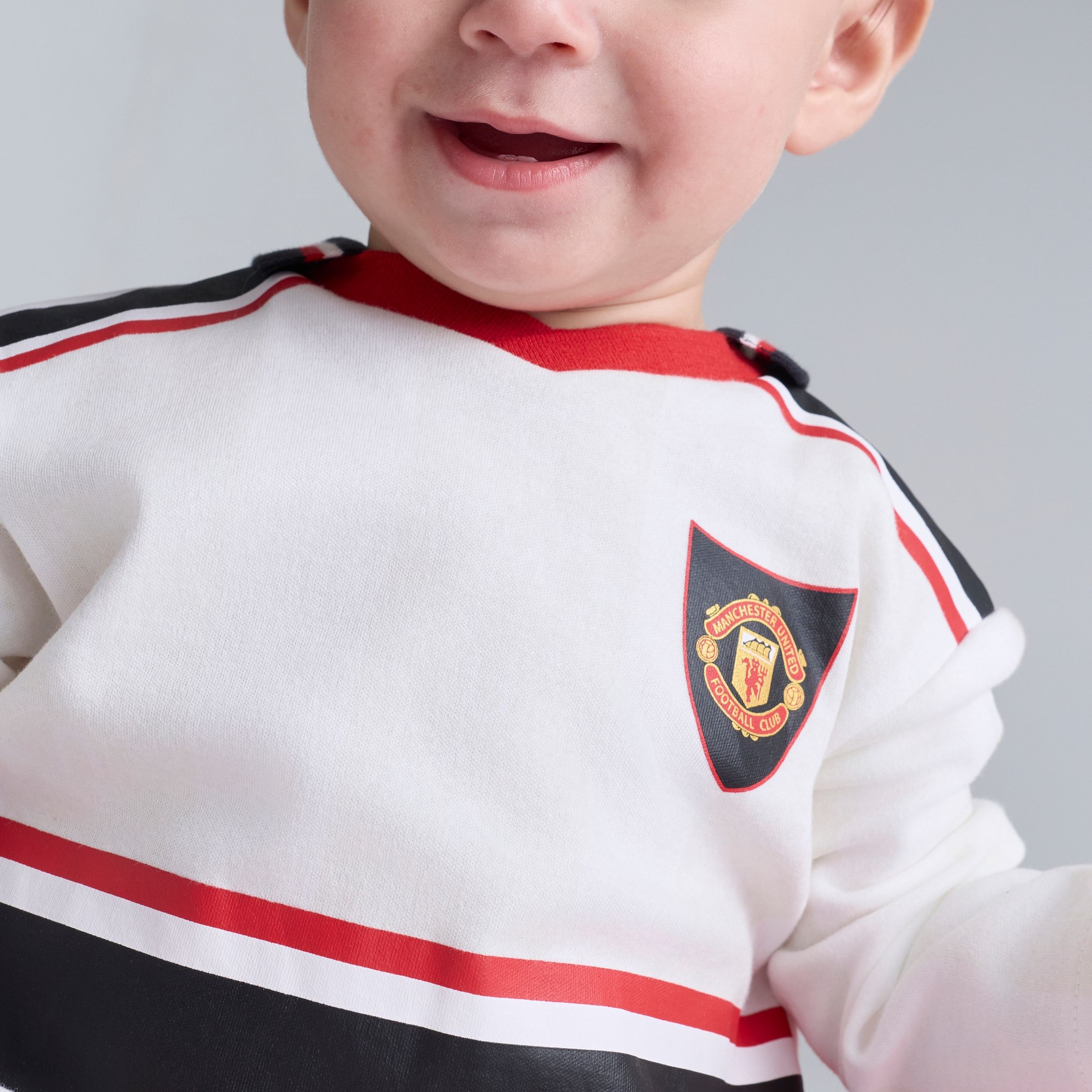 Manchester United Baby 1997/99 Retro Away Sleepsuit White White Detail [5-6]