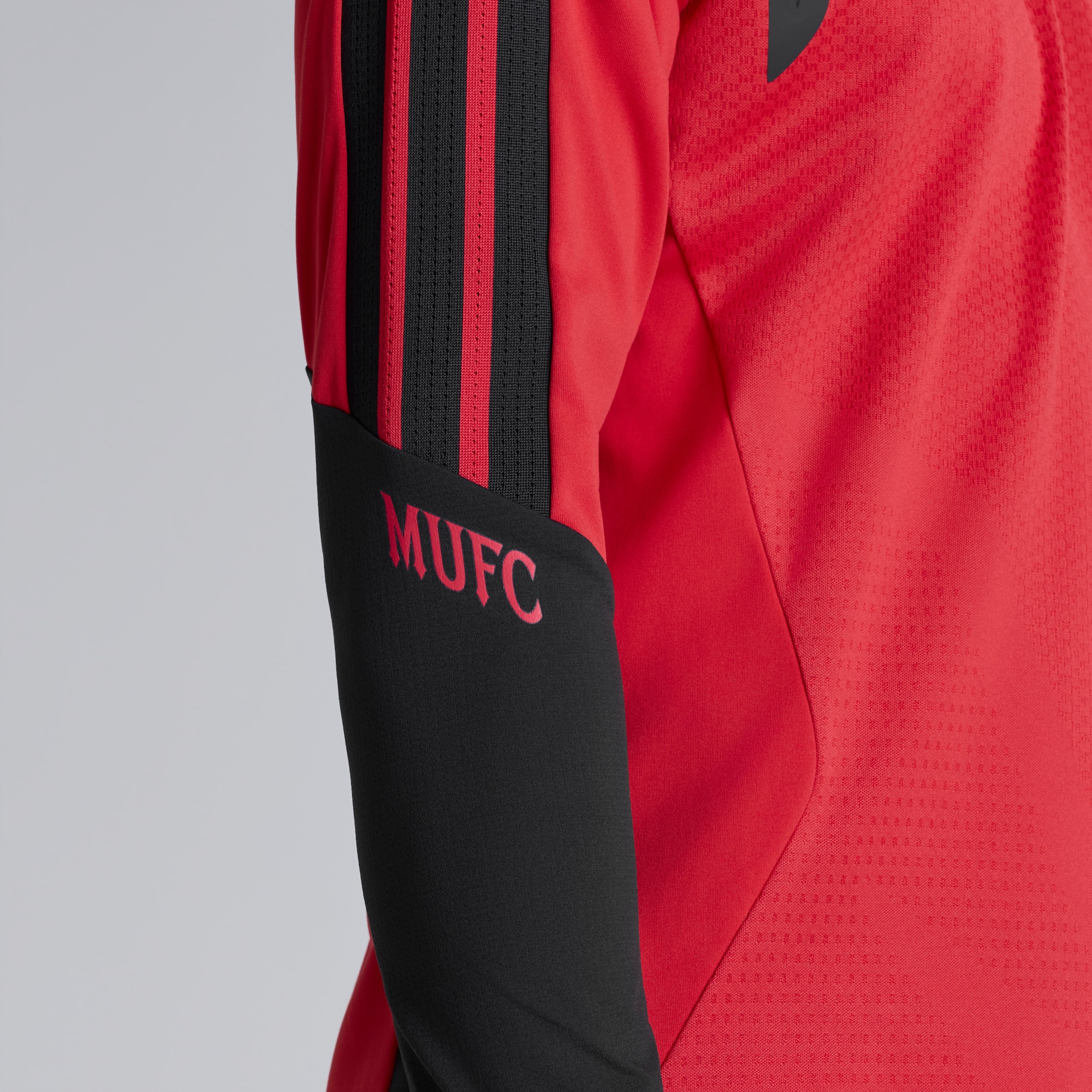 Manchester United 26/27 Training Tiro Authentic Top Red Red Detail [5-6]