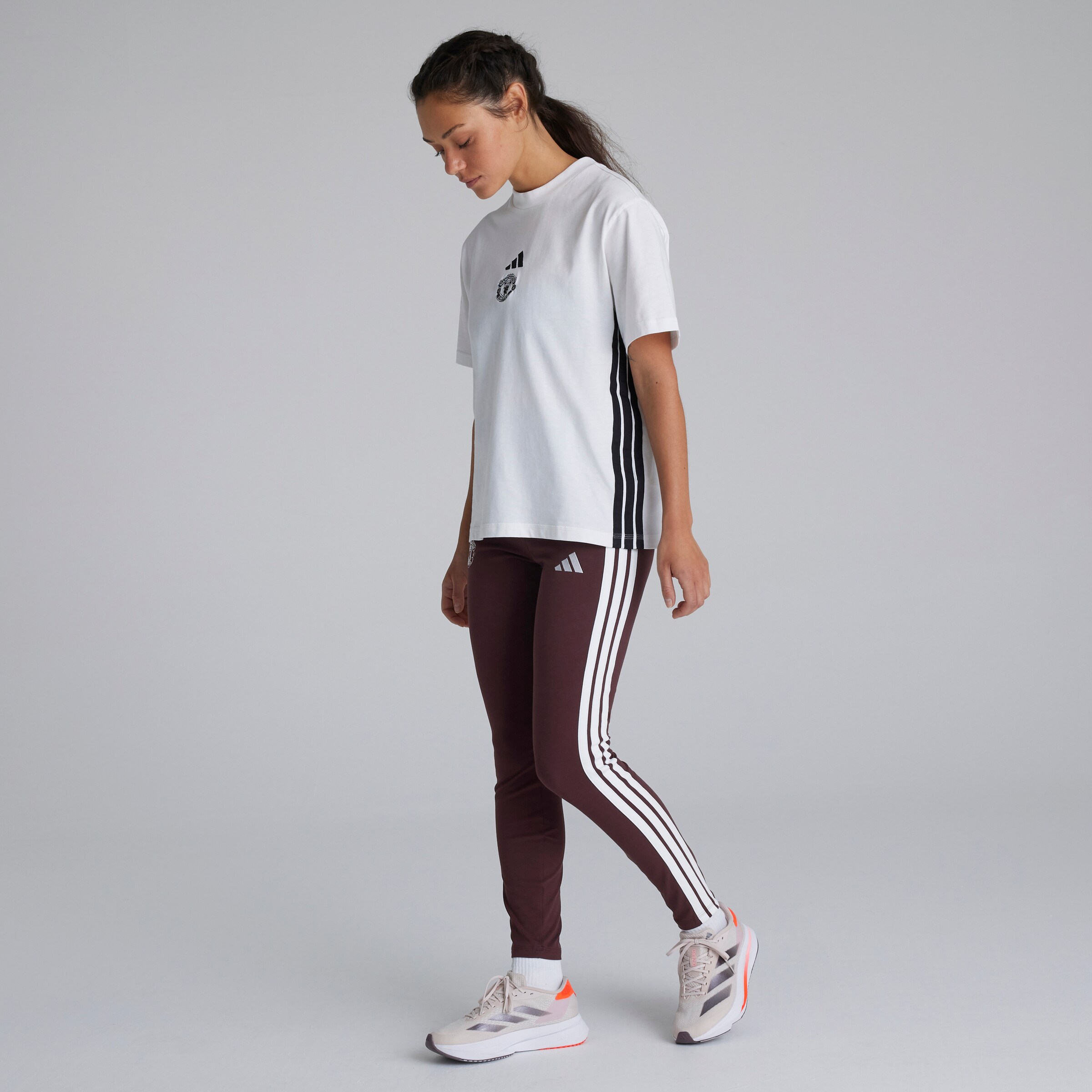 Manchester United x adidas Womens Essentials 3-Stripes Cotton Leggings Burgundy Detail [3-4]