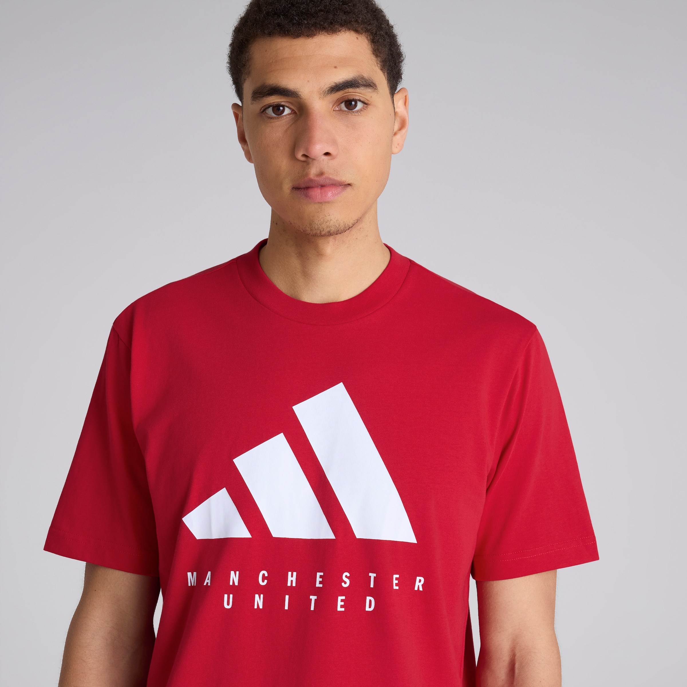 Manchester United x adidas DNA Graphic T-Shirt Red Rouge Détail [4-5]