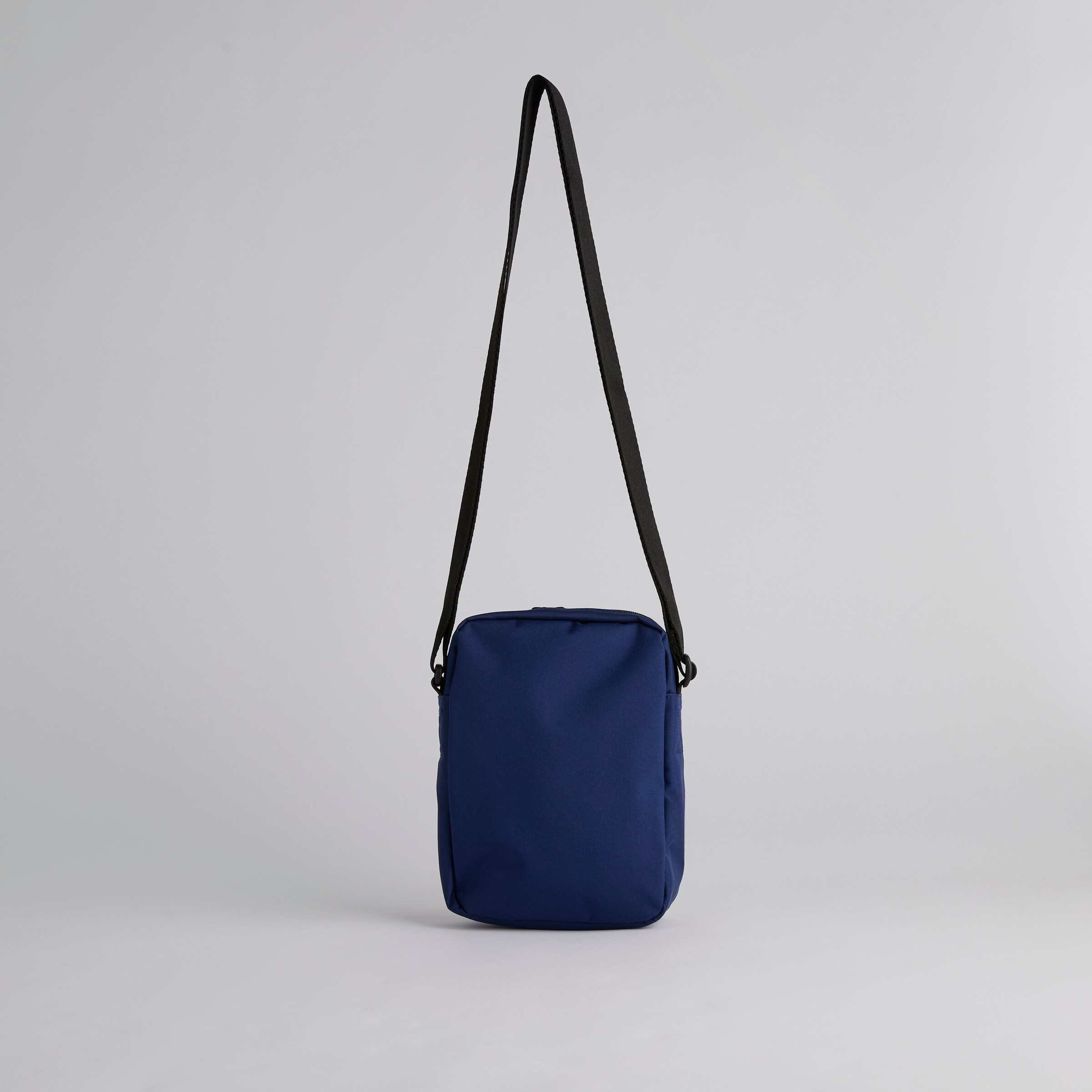 Manchester United x adidas Essentials Linear Organiser Blue Blue Detail [2-4]