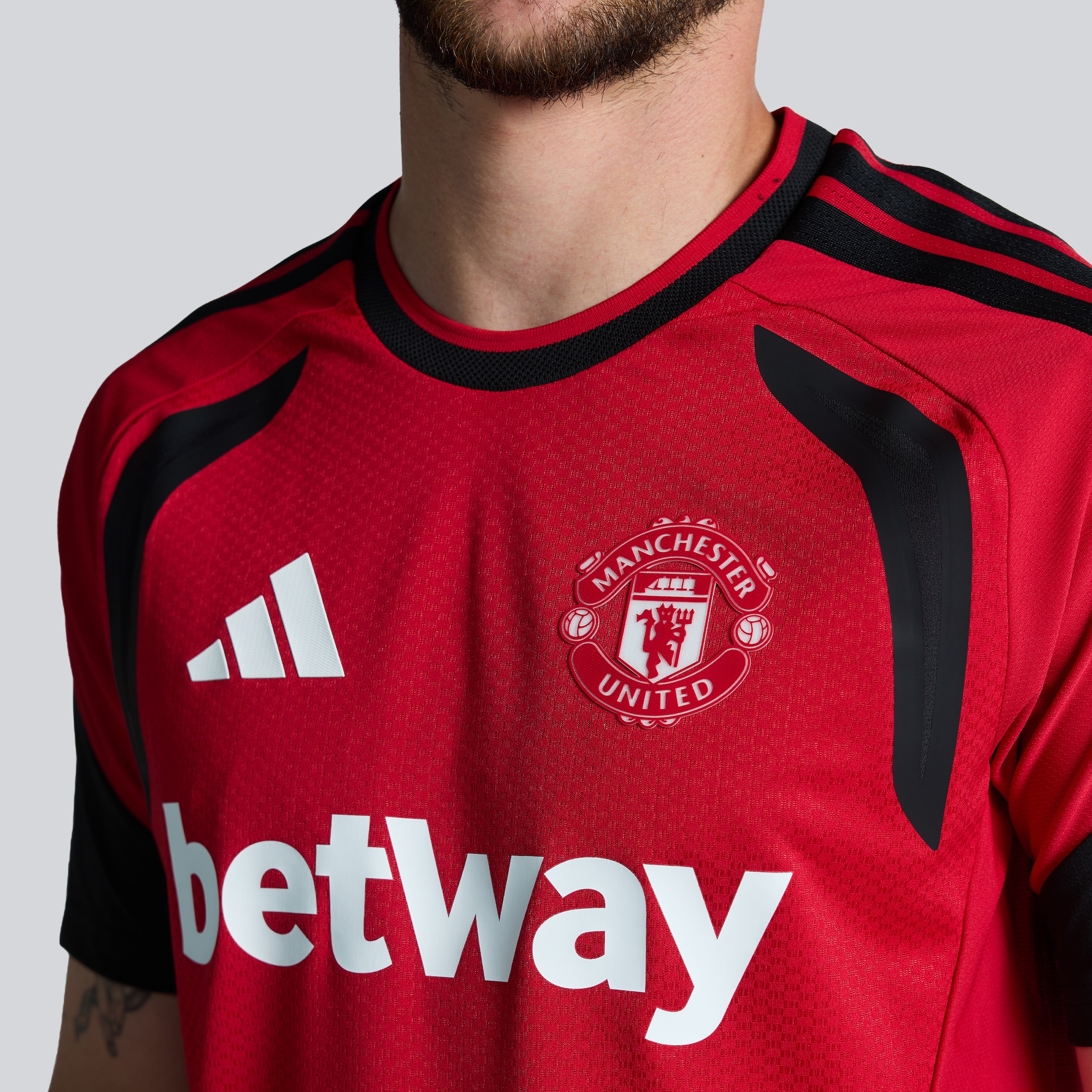 Manchester United 26/27 Training Tiro Authentic Jersey Red (Sponsored) Red Detail [4-5]