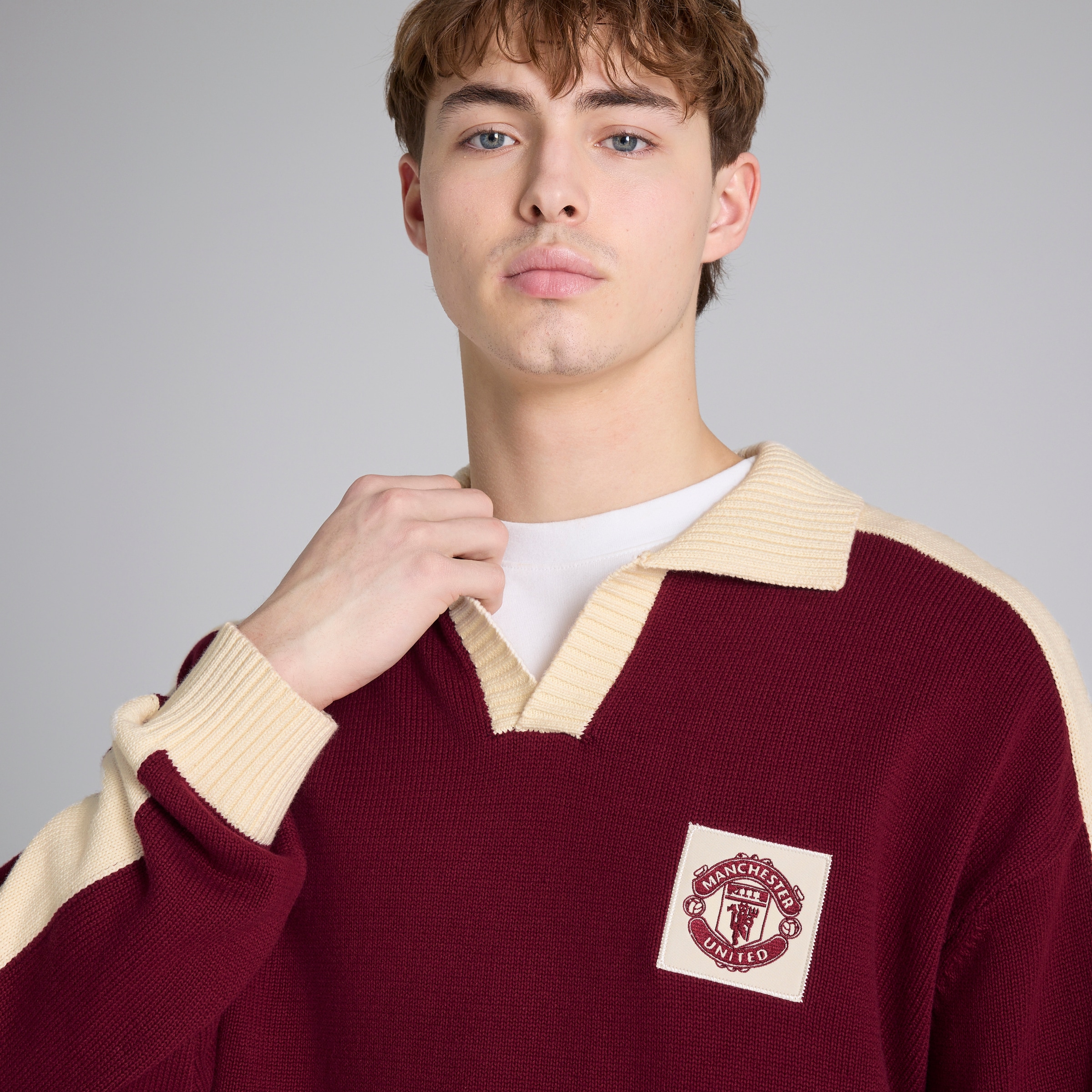 Manchester United Theatre of Dreams Knitted Polo Shirt Burgundy Rot Detail [4-5]