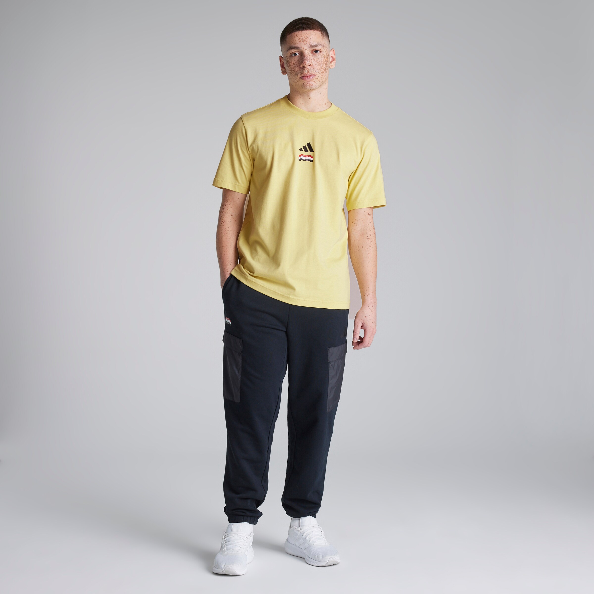 Manchester United x adidas City Escape T-Shirt Yellow Yellow Detail [3-5]