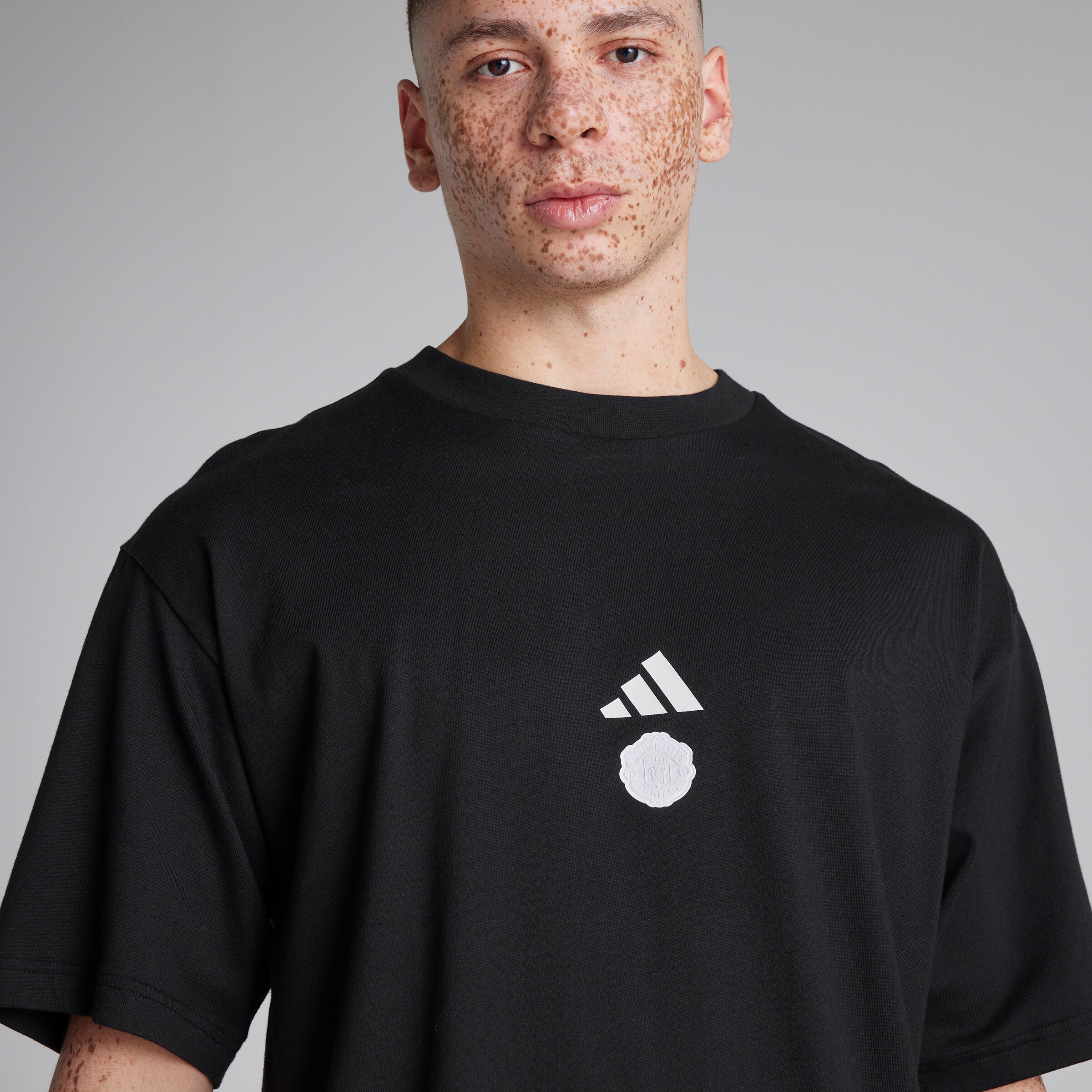 Manchester United x adidas Future Icons Short T-Shirt Black Noir Détail [4-5]