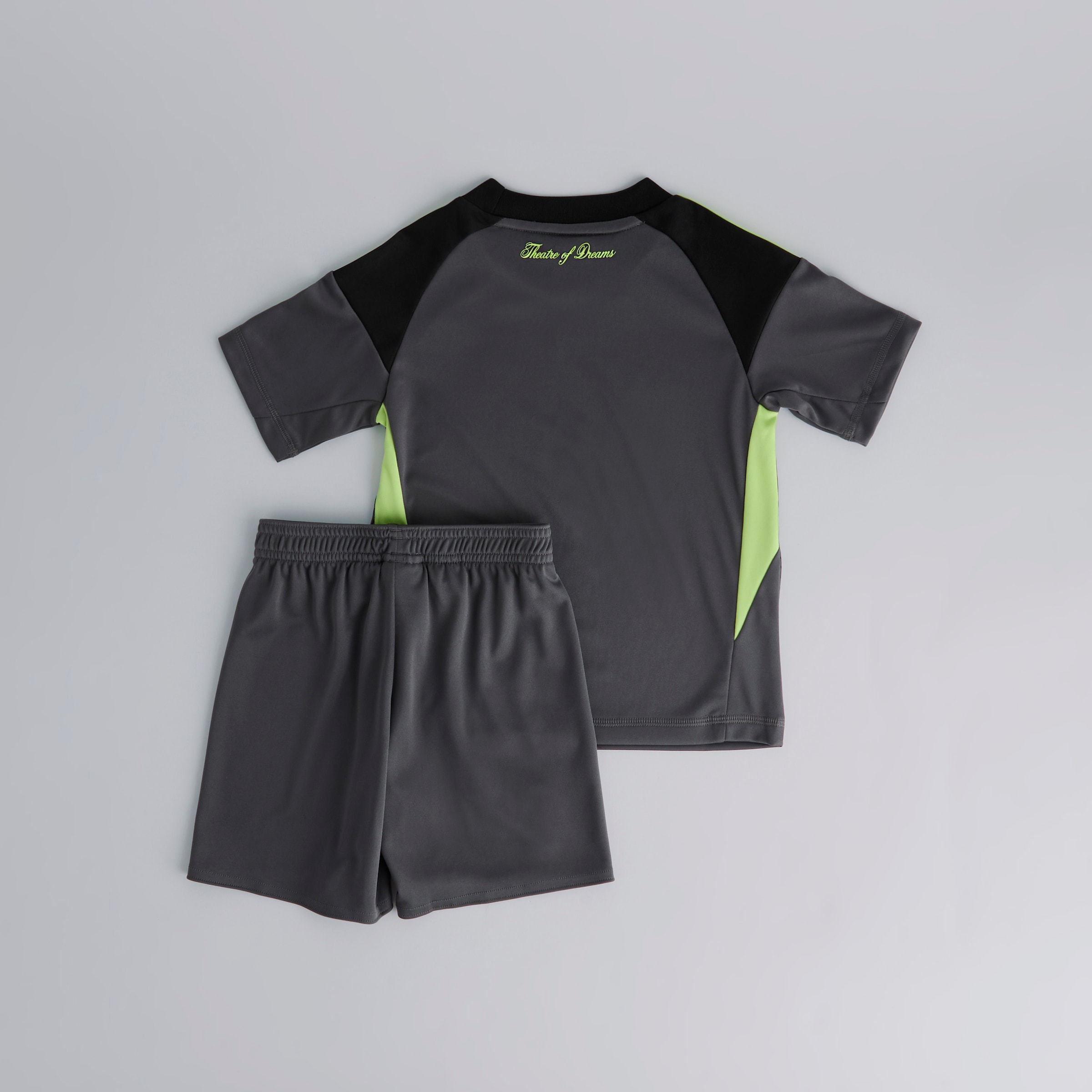 Manchester United Kids 25/26 Goalkeeper Mini Kit 绿色 细节 [2-5]