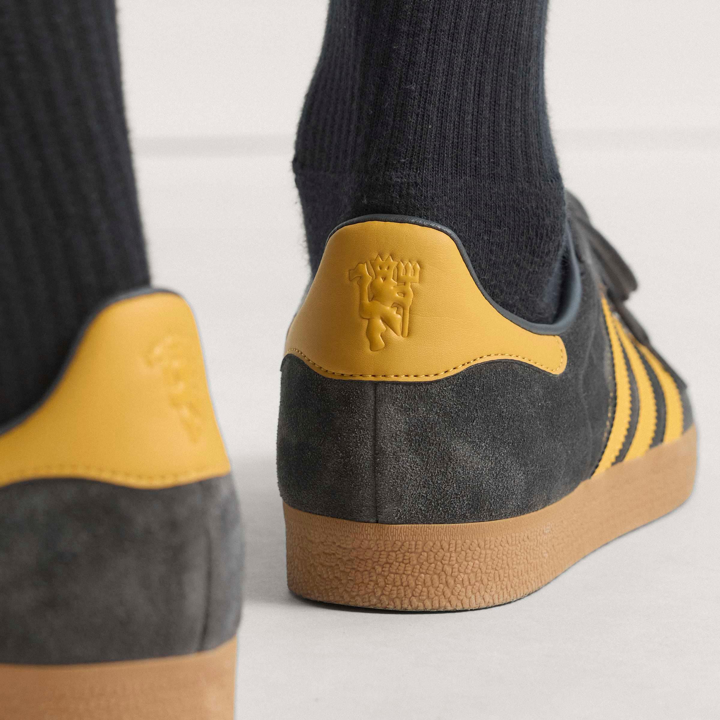 シューズ Manchester United x adidas Gazelle 25.5 The Manchester United x adidas Gazelle Terrace Releases