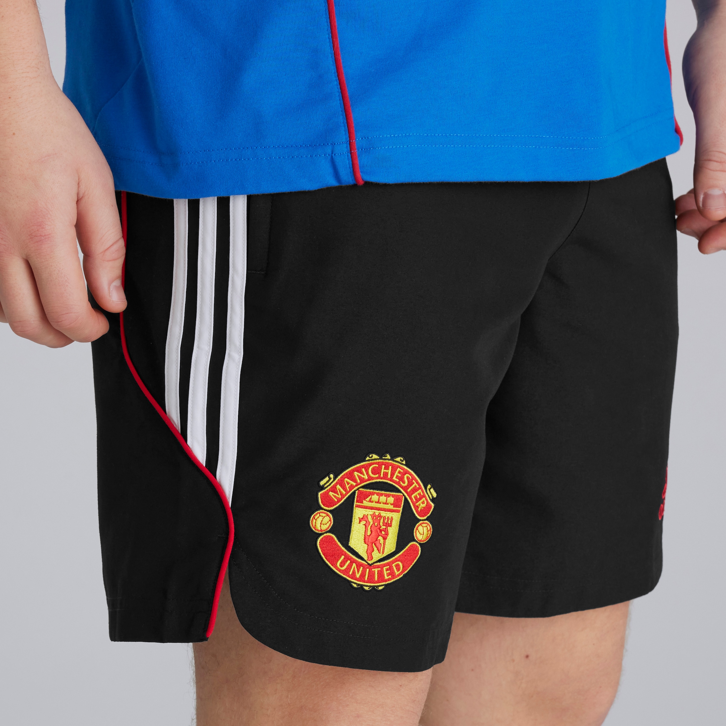Manchester United x adidas Urban Purist Shorts Black Noir Détail [4-5]