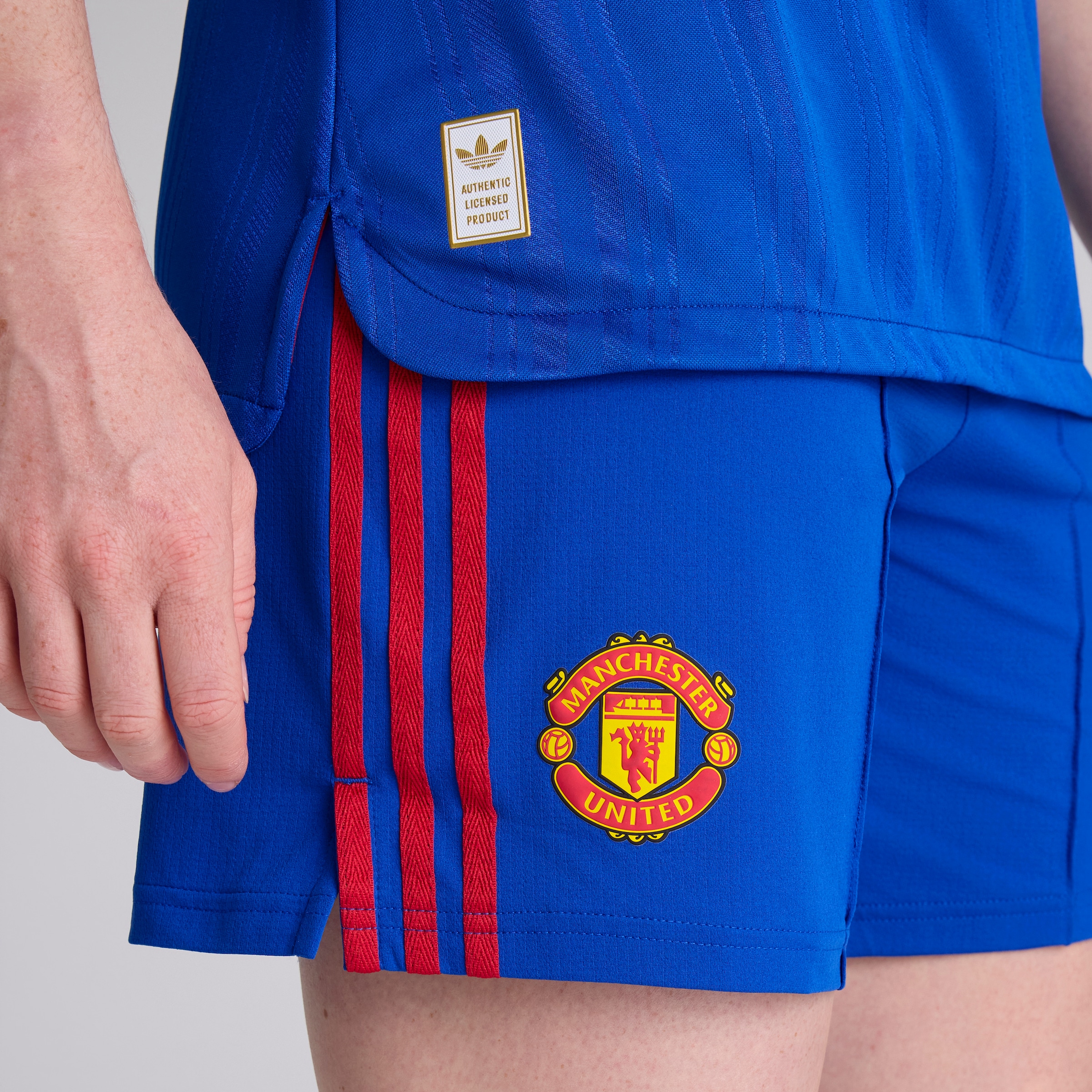Manchester United Womens 26/27 Away Authentic Shorts Blue Bleu Détail [4-5]