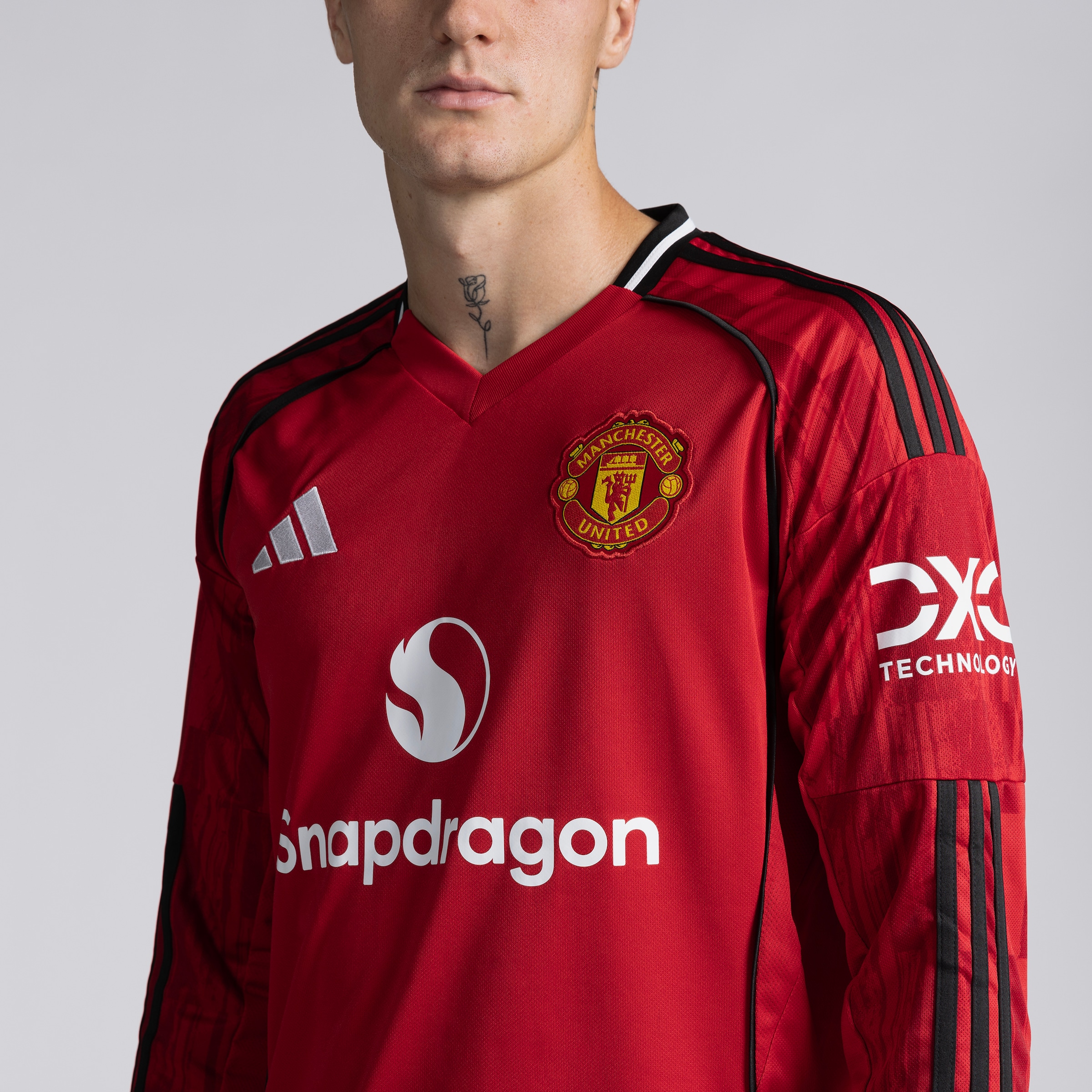 Manchester United 25/26 Home Long Sleeve Jersey Red Detail [4-5]