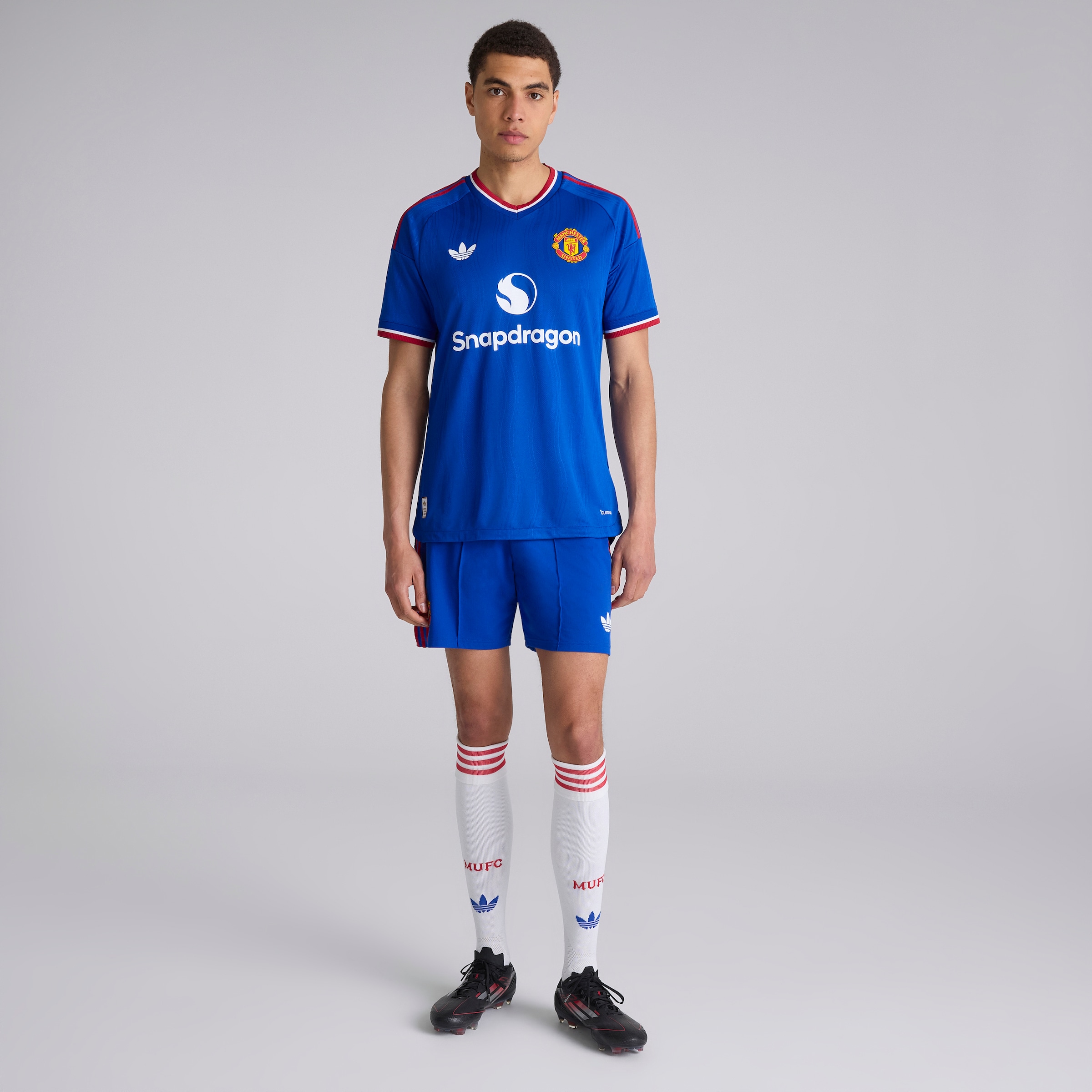 Manchester United 26/27 Away Authentic Jersey with Cunha 10 UCL Printing & Badge Bleu Détail [4-6]