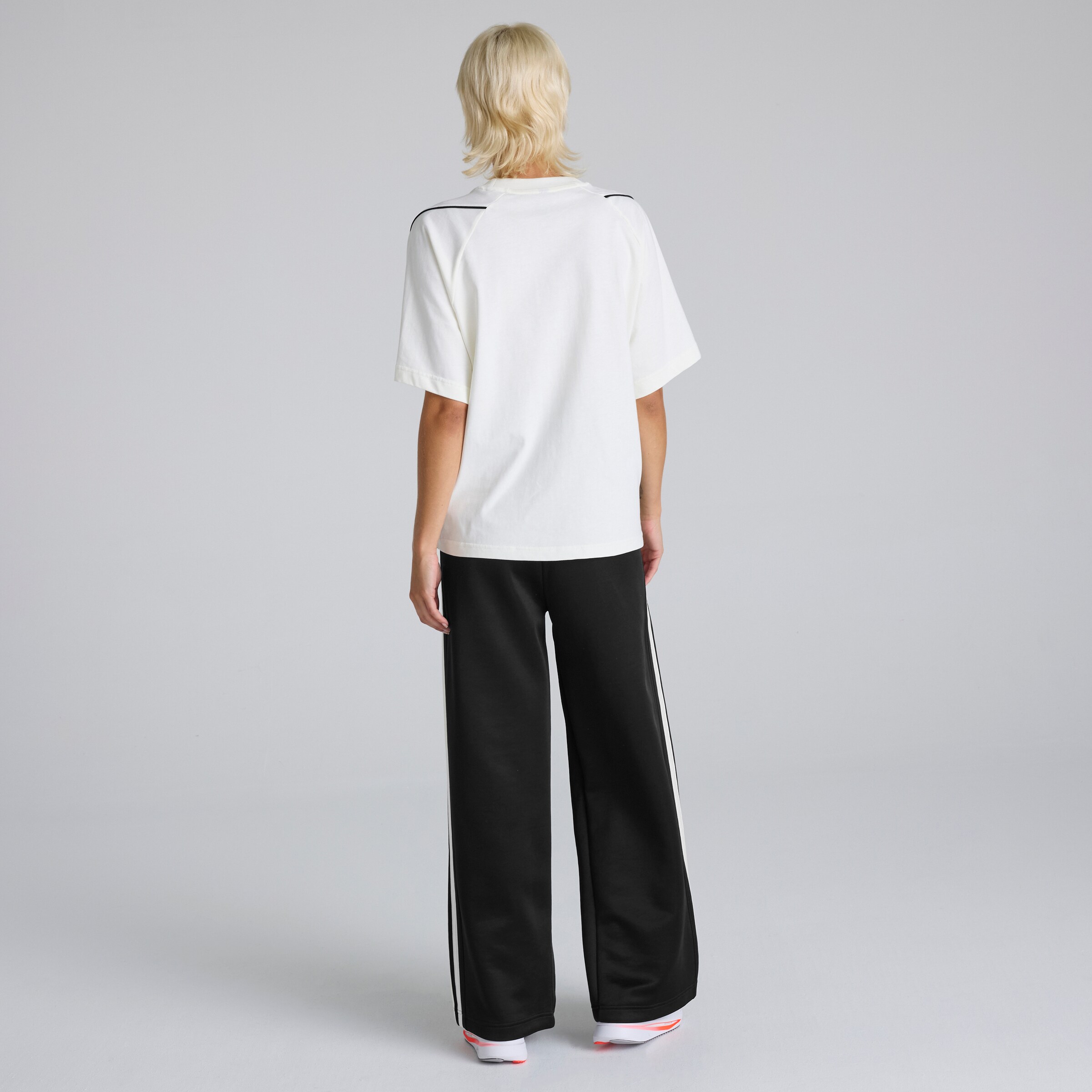 Manchester United x adidas Womens Stadium Track Pants Black Black Detail [2-6]