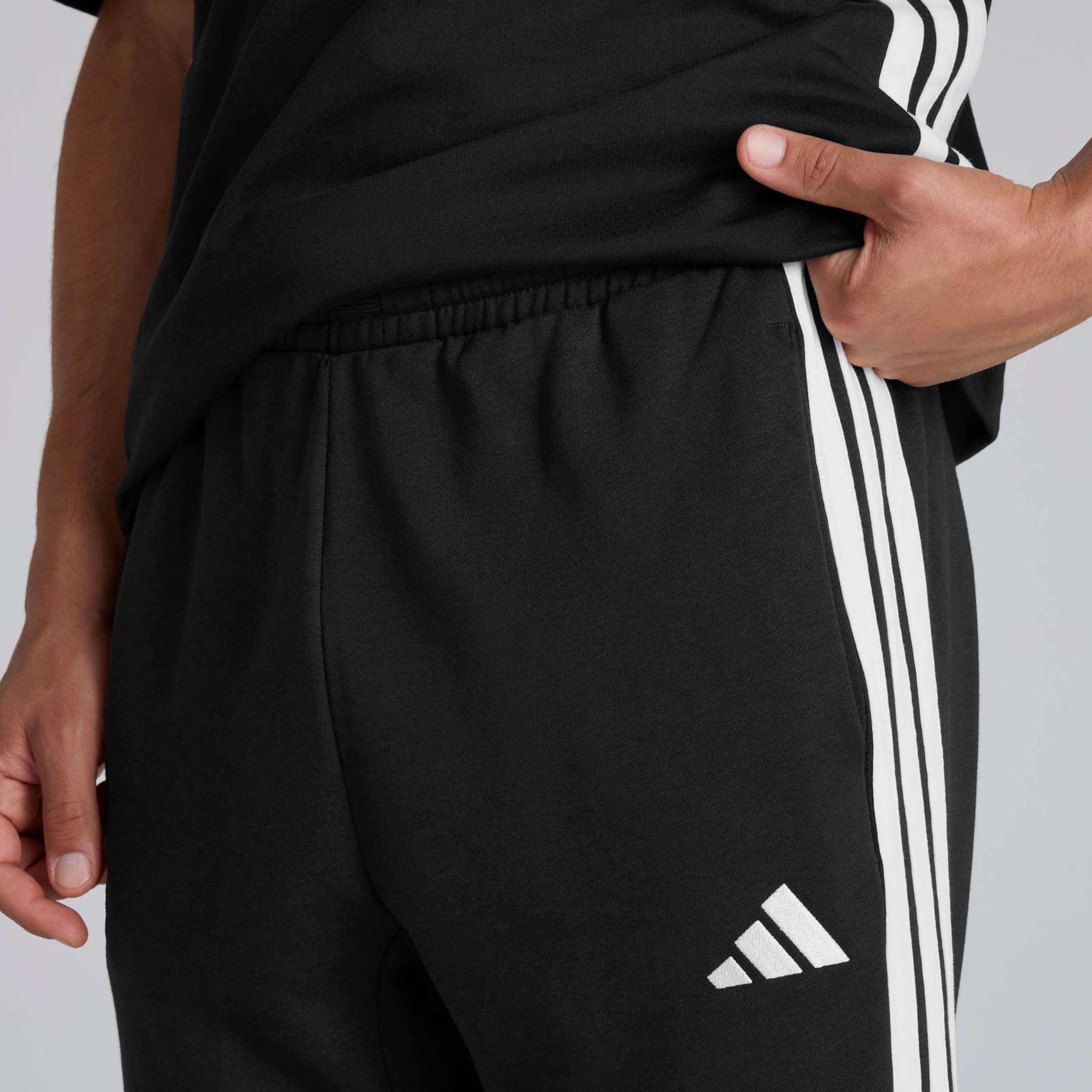 Manchester United x adidas Essentials 3-Stripes Fleece Joggers Black Black Detail [6-6]