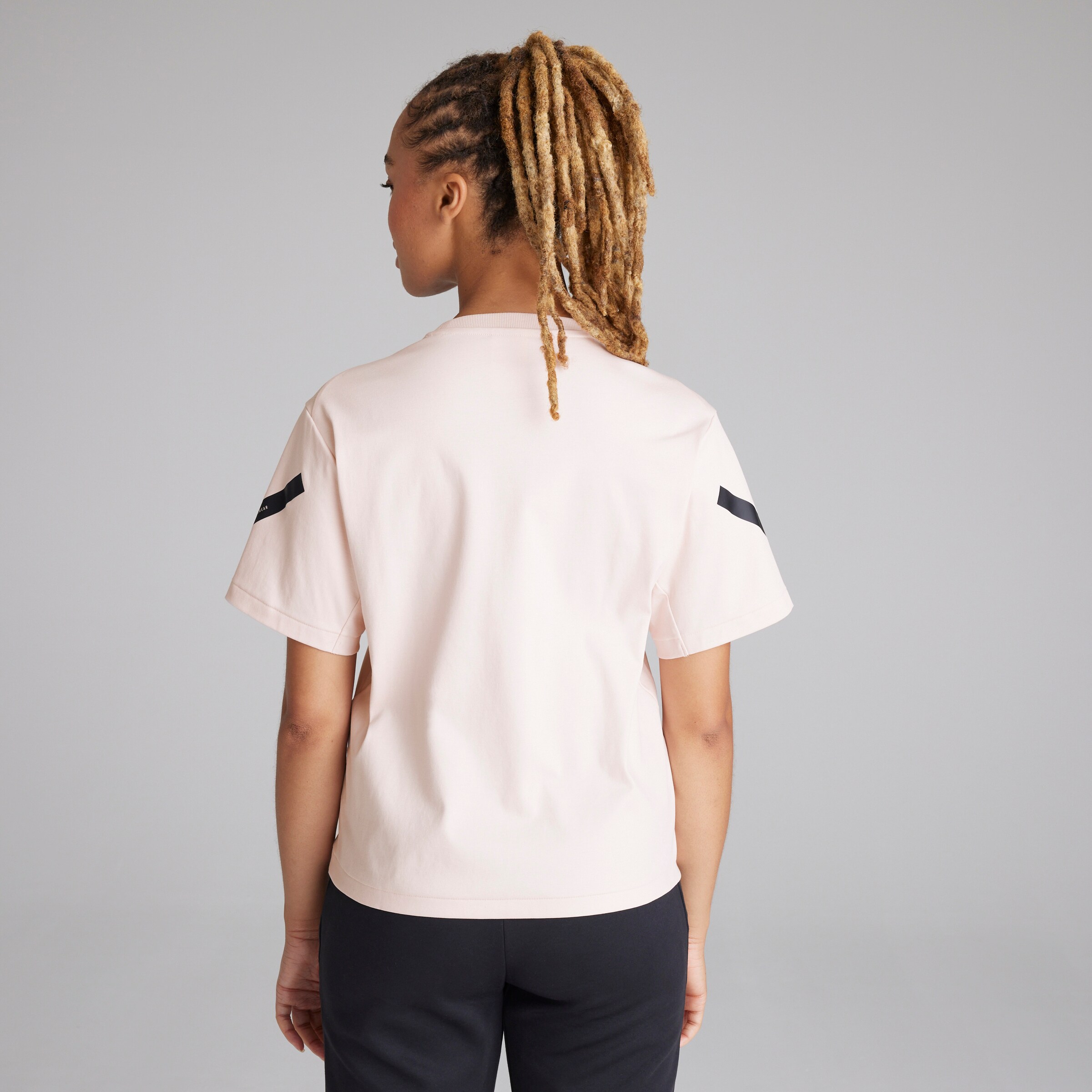 Manchester United x adidas Womens Z.N.E. T-Shirt Pink Pink Detail [2-5]