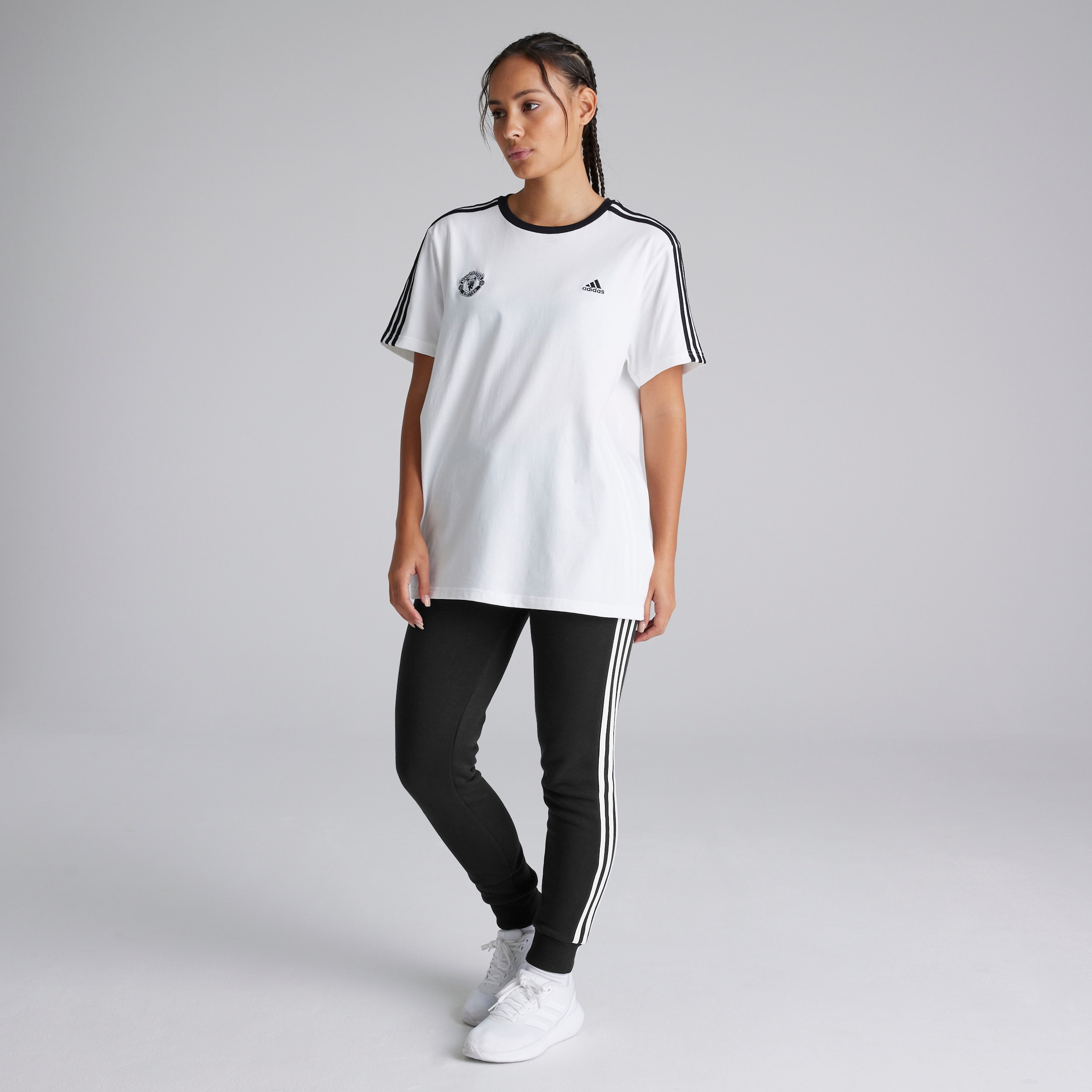 Manchester United x adidas Womens Essentials 3-Stripes T-Shirt White Blanc Détail [3-7]