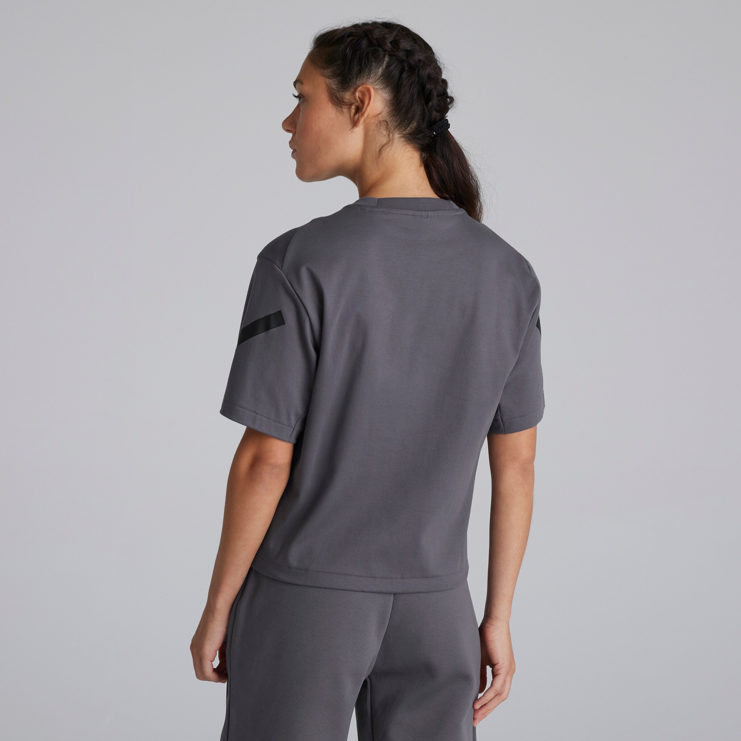 Manchester United x adidas Womens Z.N.E. T-Shirt Grey Grey Detail [2-5]