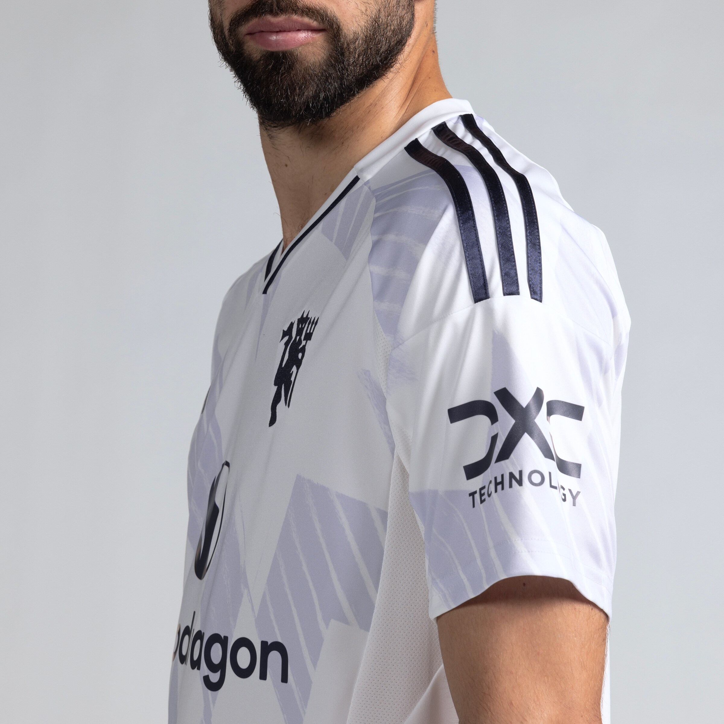 Manchester United 25/26 Away Jersey with Fernandes 8 Club Printing Blanc Détail [5-5]