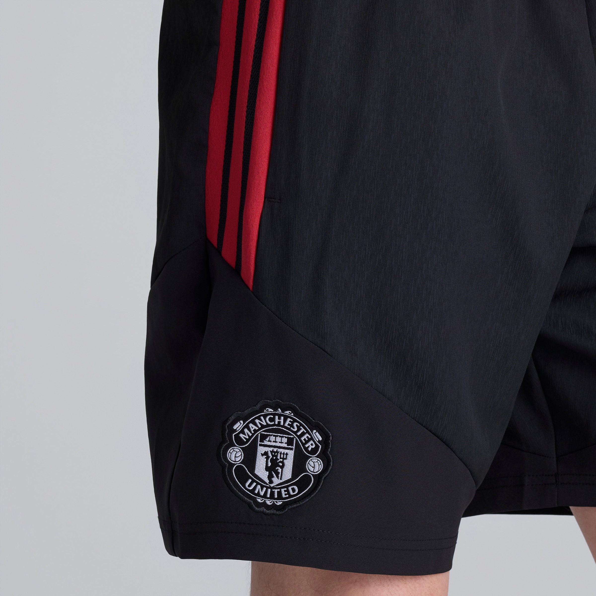 Manchester United 26/27 Training Tiro Downtime Shorts Black Black Detail [5-6]