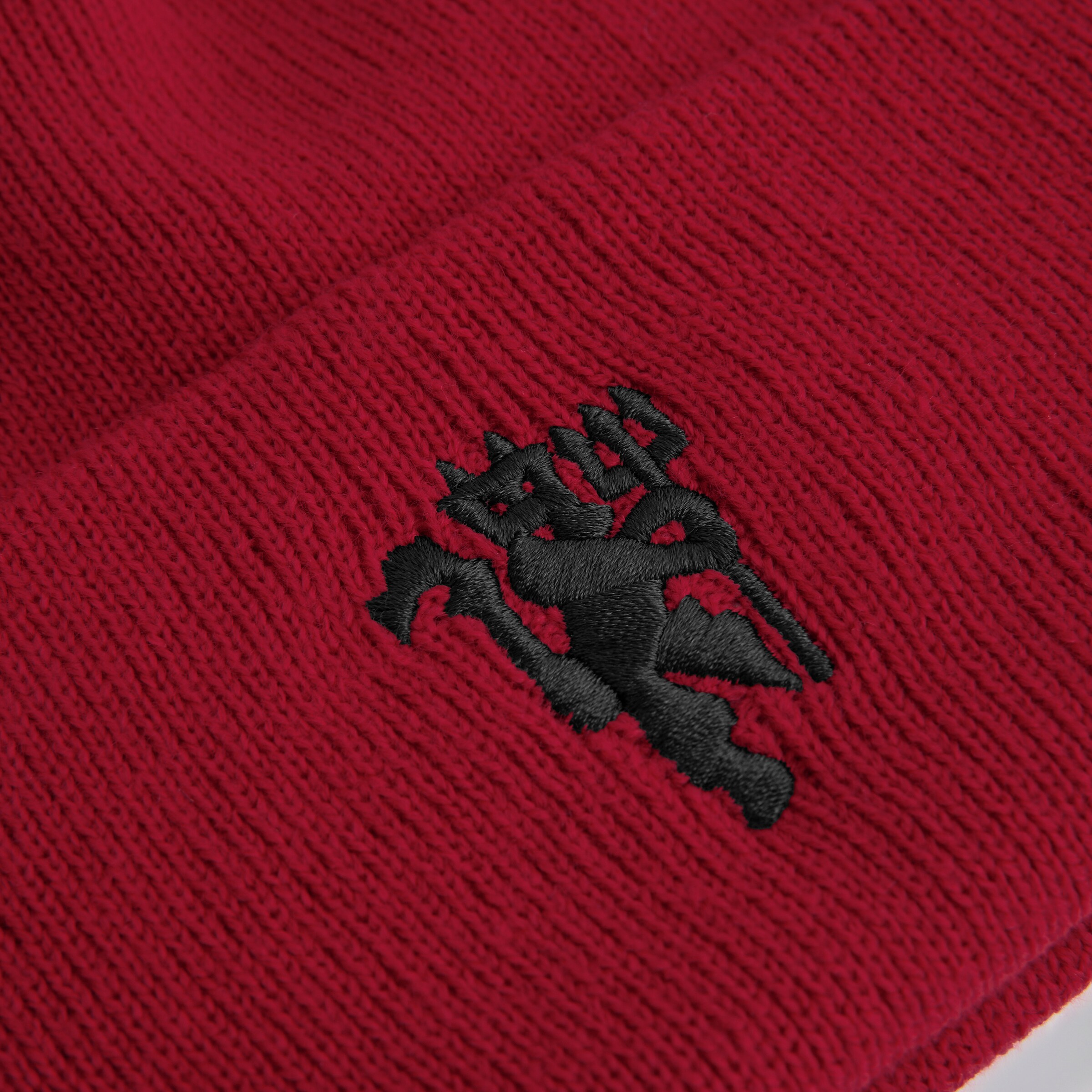 Manchester United x adidas Home Woolie Hat Red Red Detail [3-4]