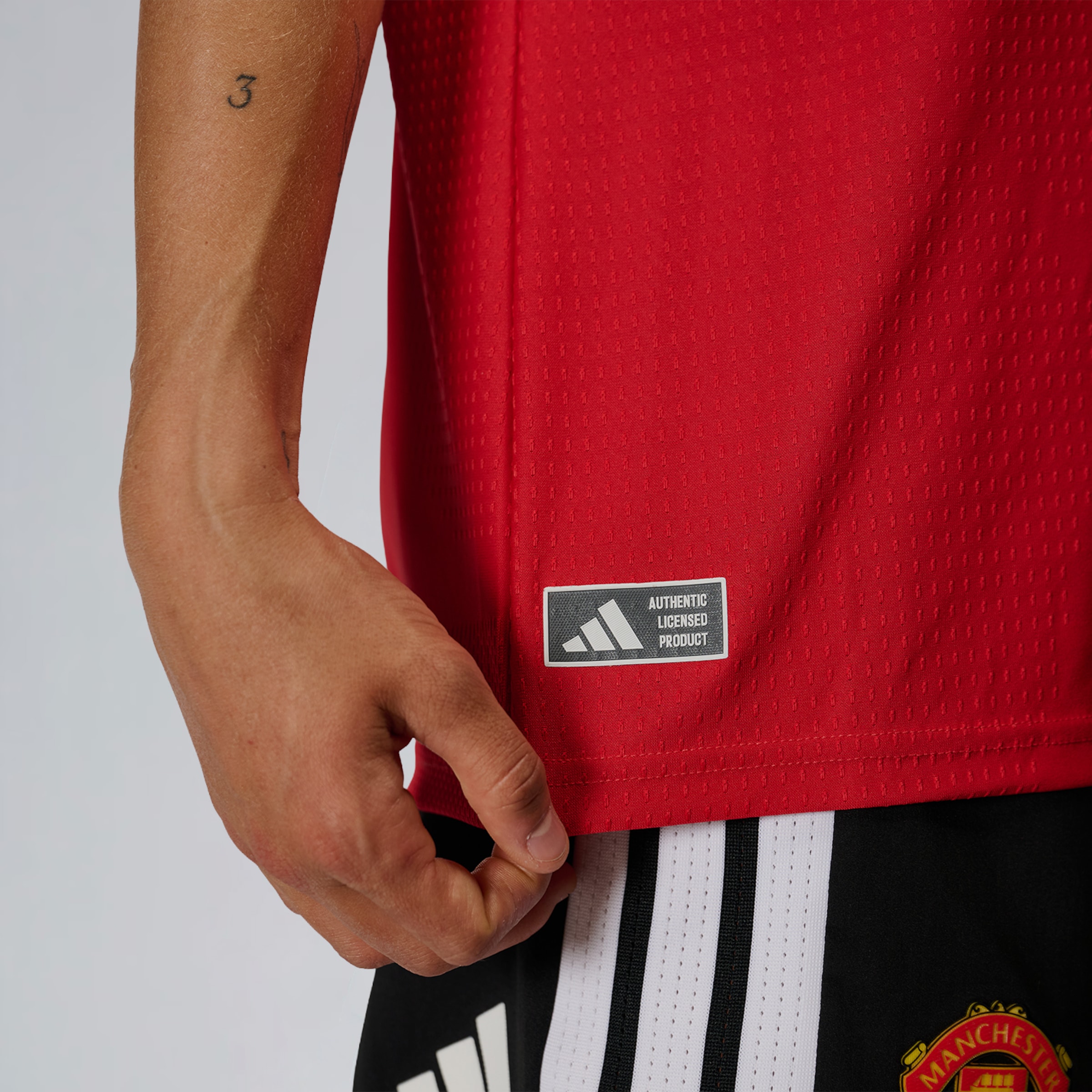 Manchester United Womens 26/27 Home Authentic Jersey Red Detail [4-5]