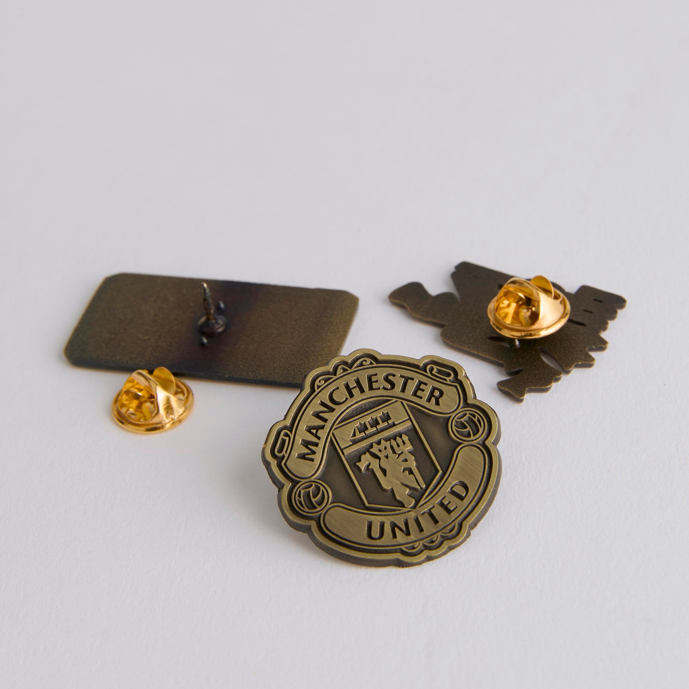 Manchester United Badge Set 3 Pack Multi Multi Detail [4-4]