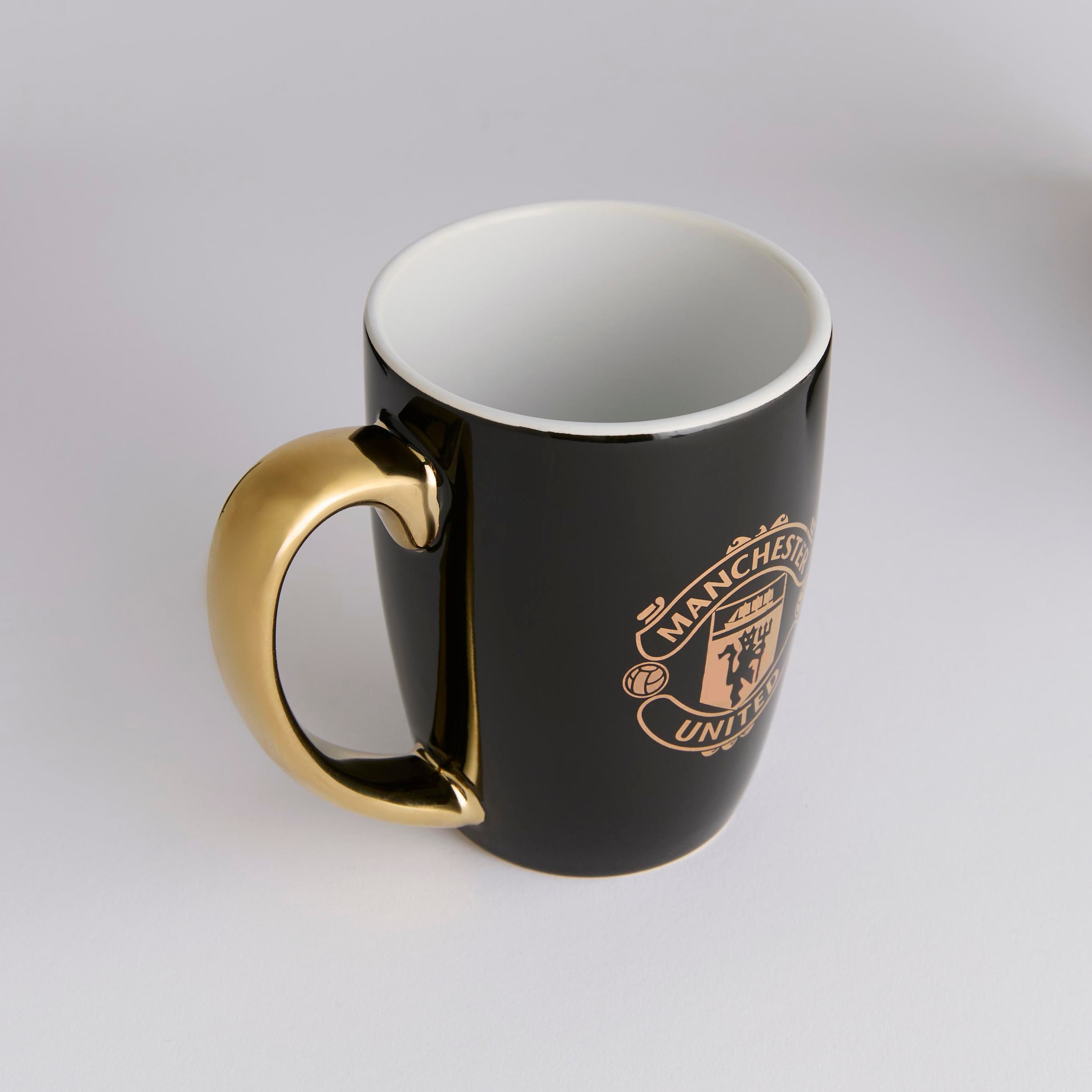 Manchester United Mug Black & Gold Multi Detail [3-4]