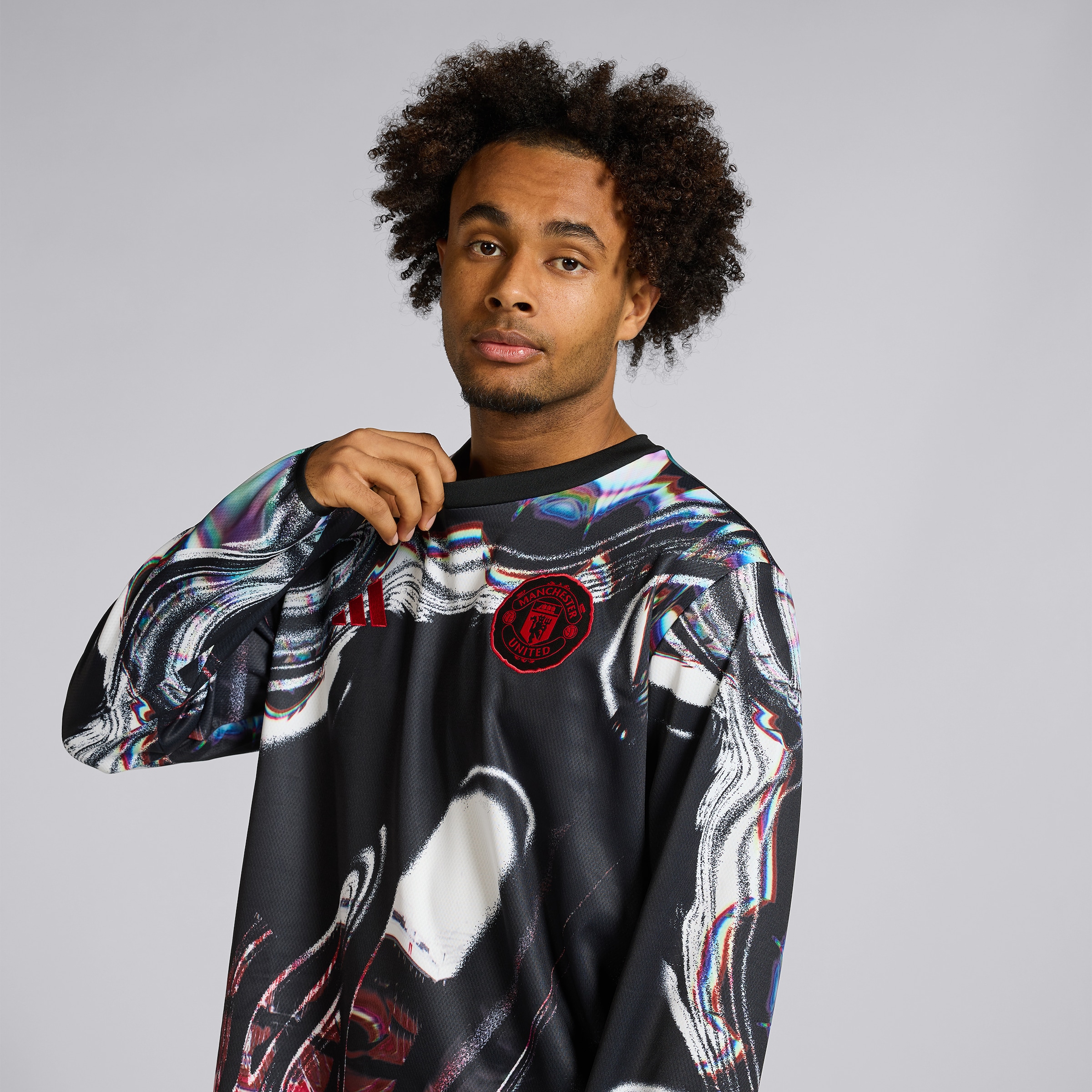 Manchester United 25/26 Pre Match Warm Top Black Detail [4-5]