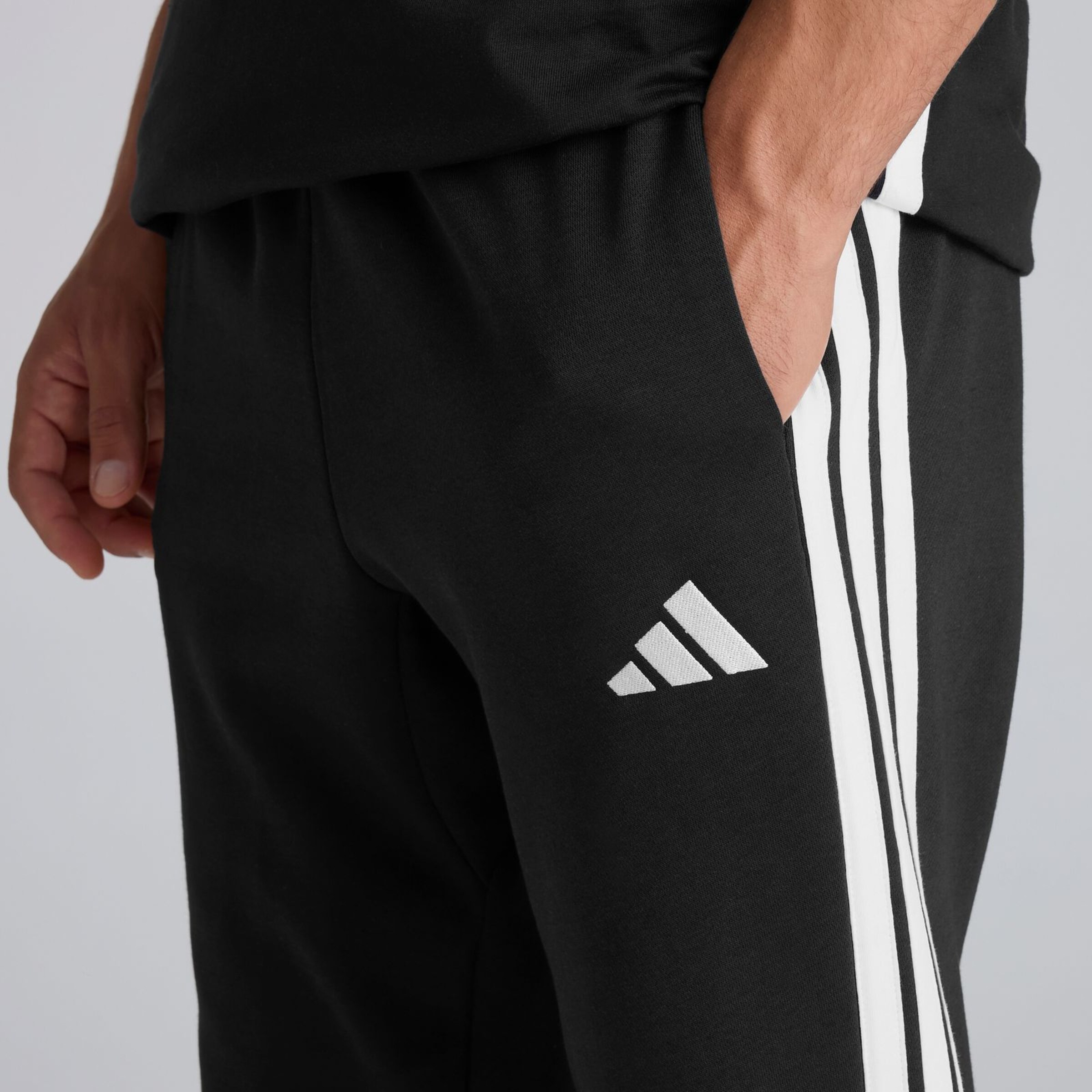 Manchester United x adidas Essentials 3-Stripes Fleece Joggers Black Black Detail [4-6]