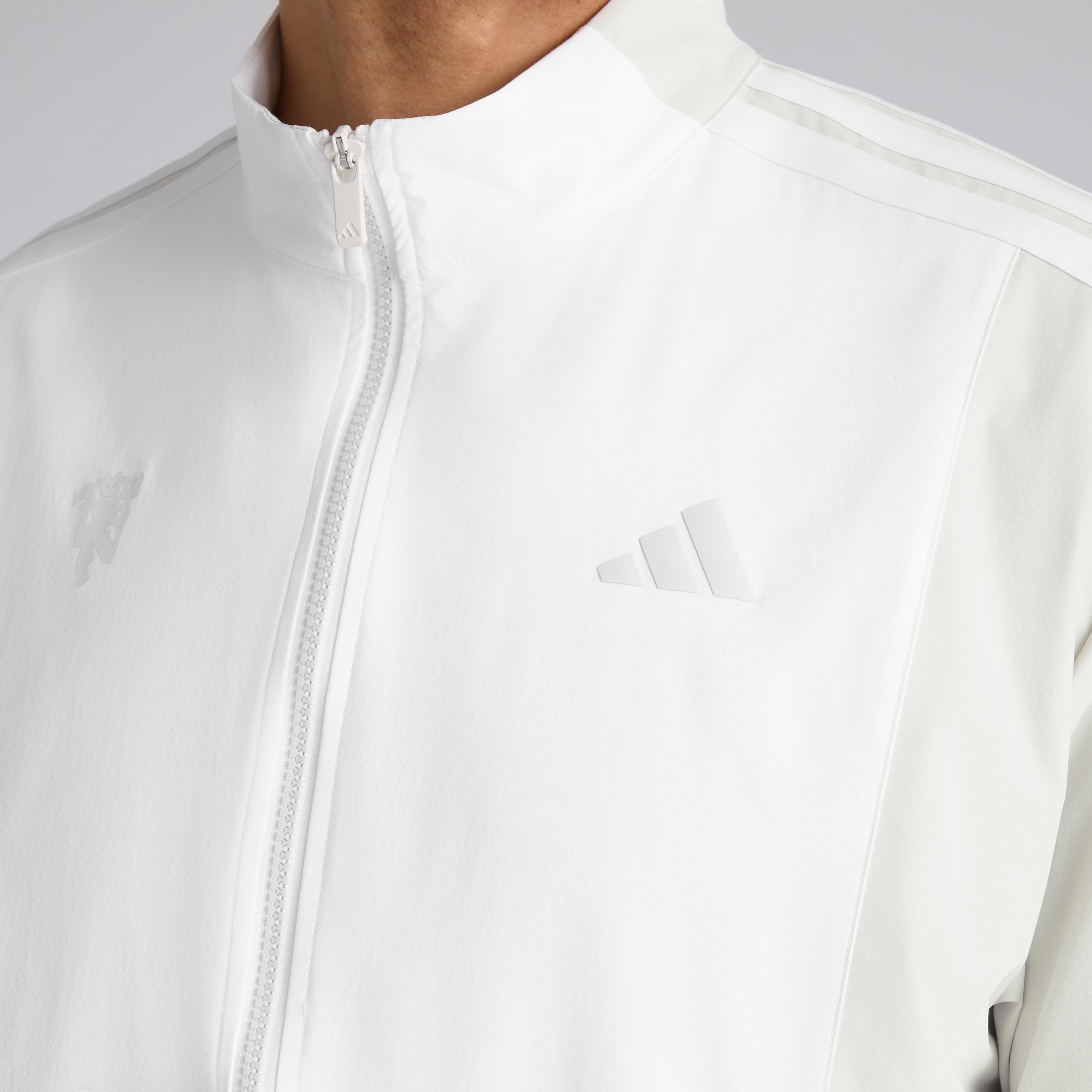 Manchester United x adidas Golf Beyond Windbreaker Grey Grey Detail [5-6]