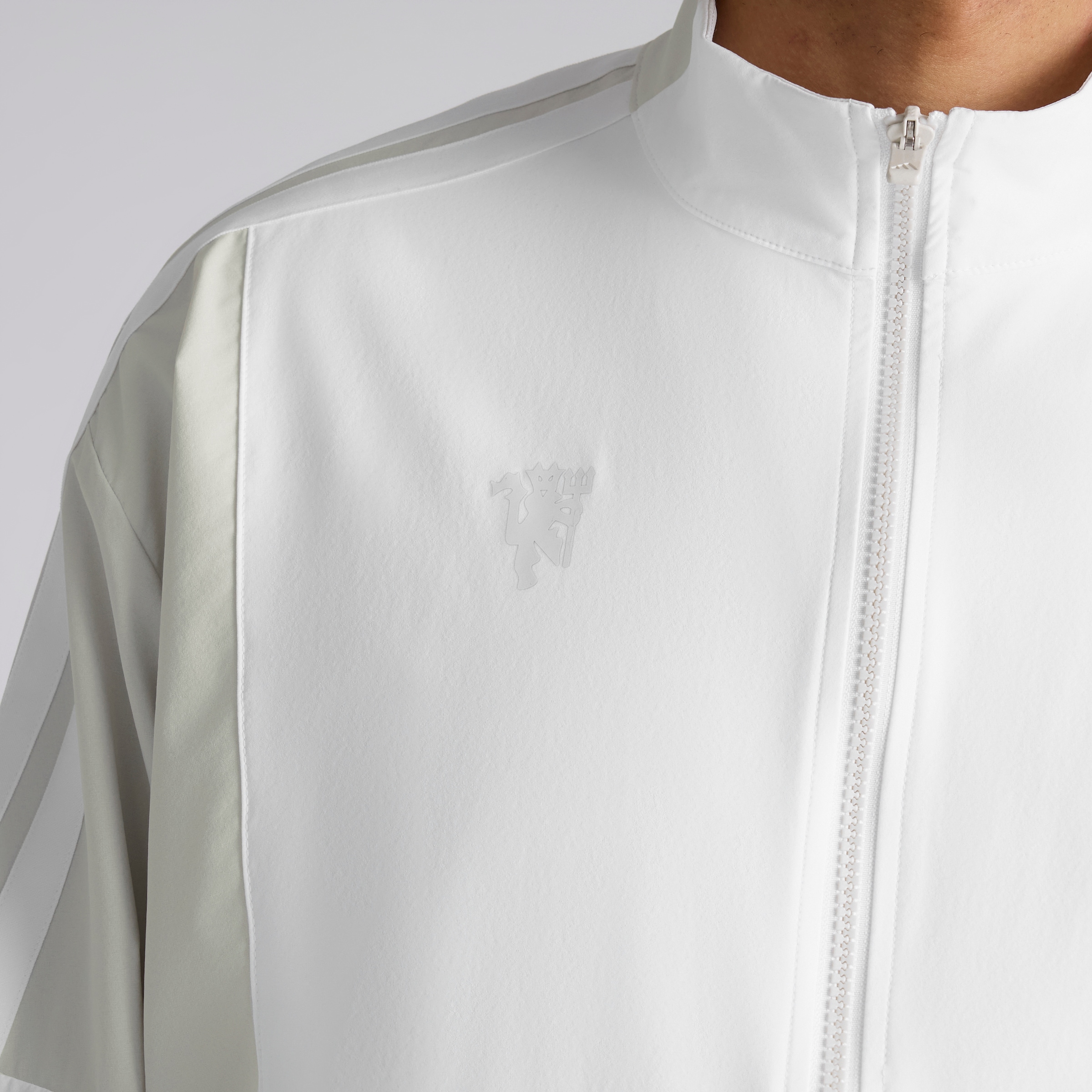 Manchester United x adidas Golf Beyond Windbreaker Grey Grey Detail [6-6]