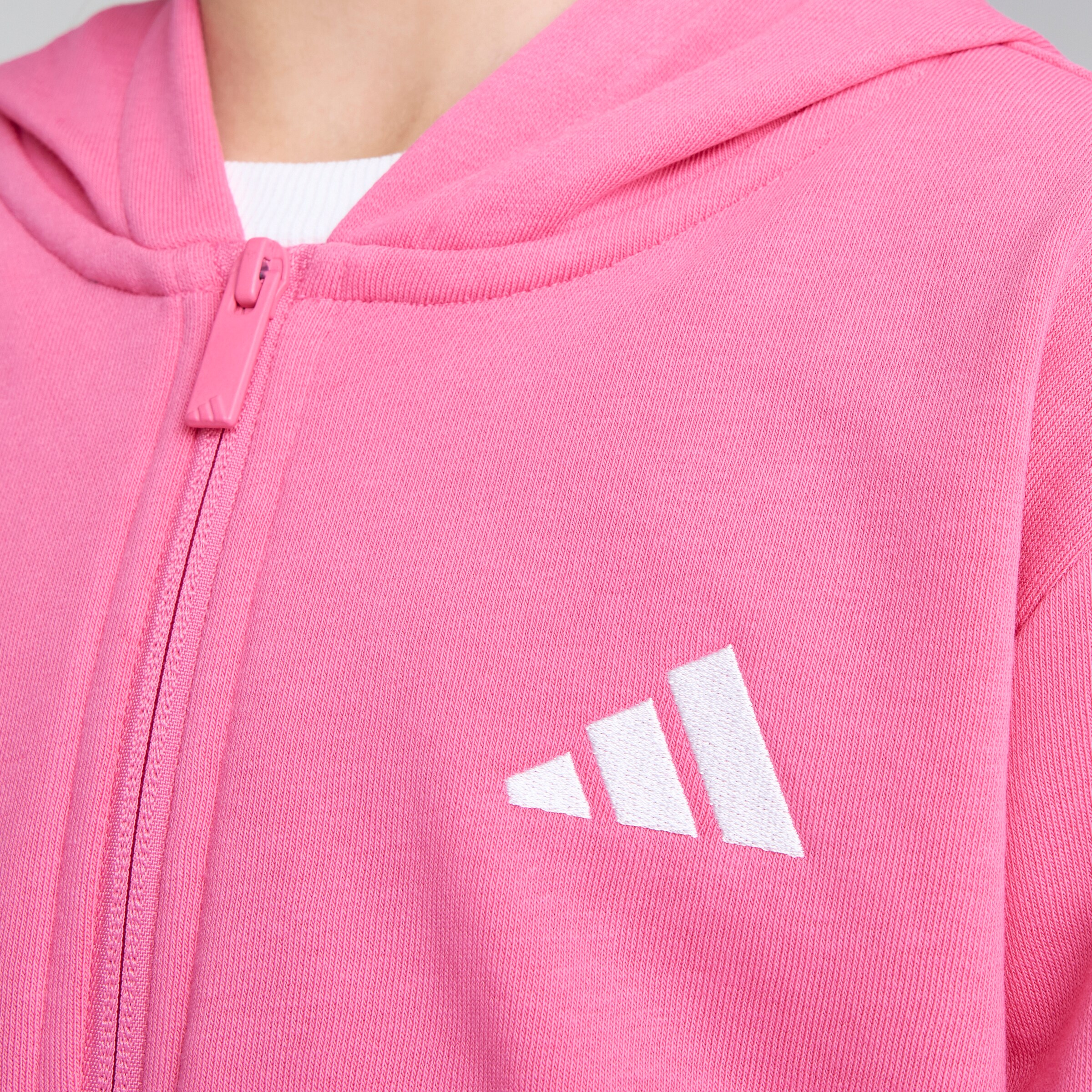 Manchester United x adidas Kids Essentials 3-Stripes Full-Zip Hoodie Pink Pink Detail [5-6]